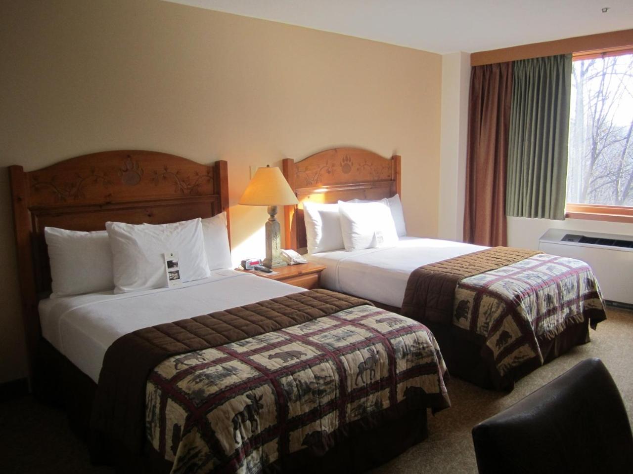 Double Room with Two Double Beds (Overlook Lodge) - Photo 1