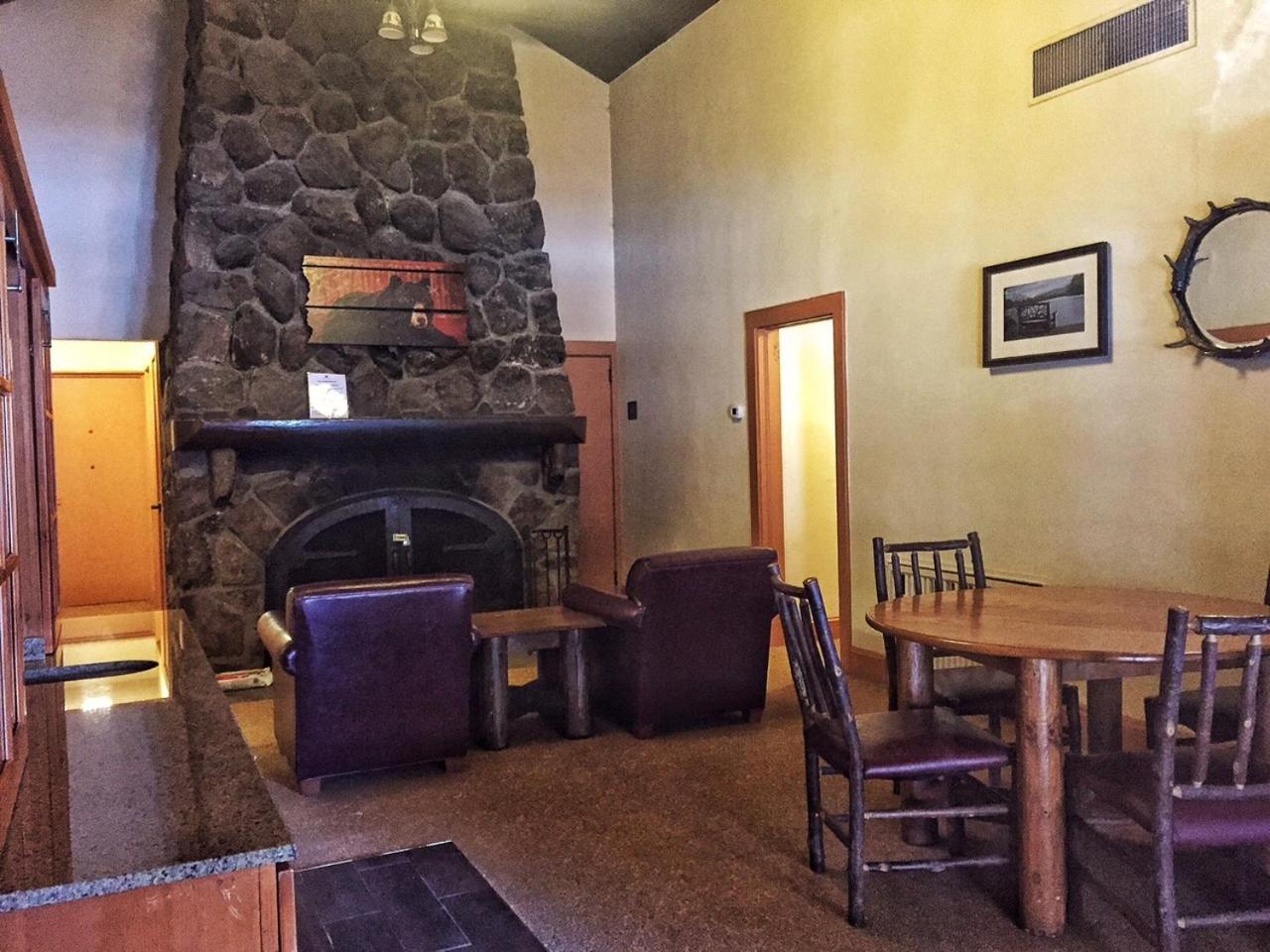 Queen Room (Detached Stone Cottages) - Photo 4