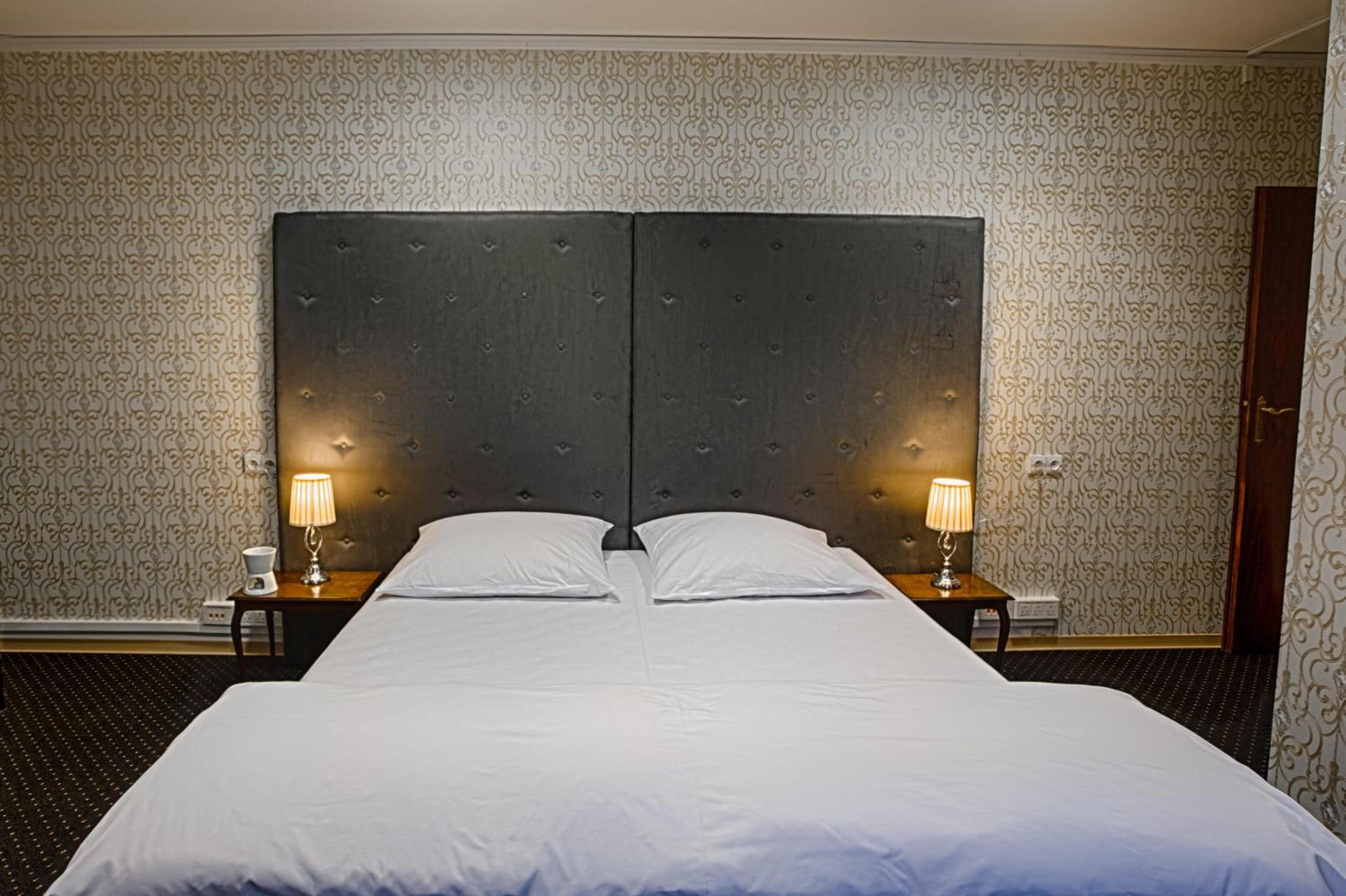 Double Room with King Bed photo 3