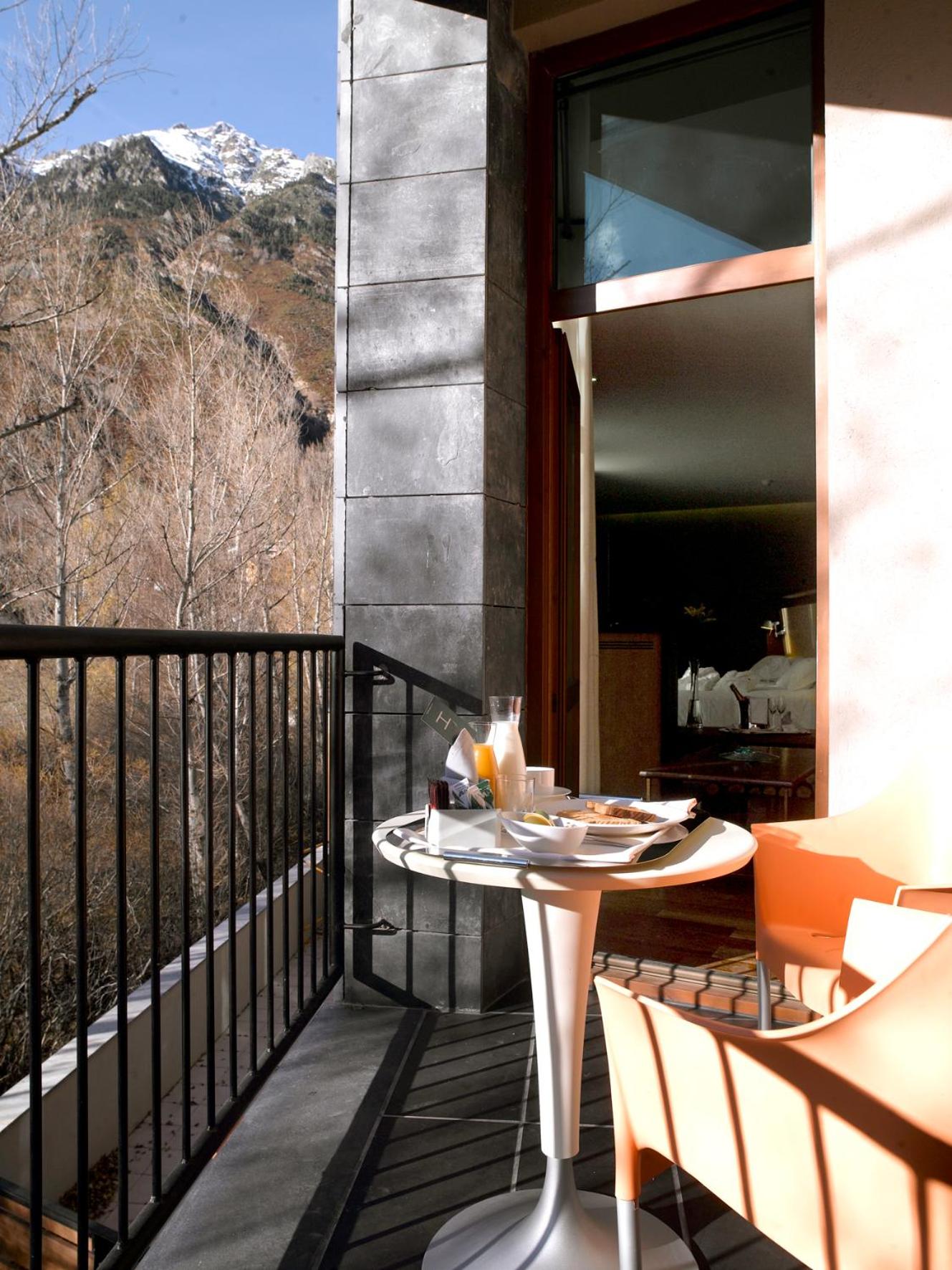 Junior Suite with Fireplace - Photo 24