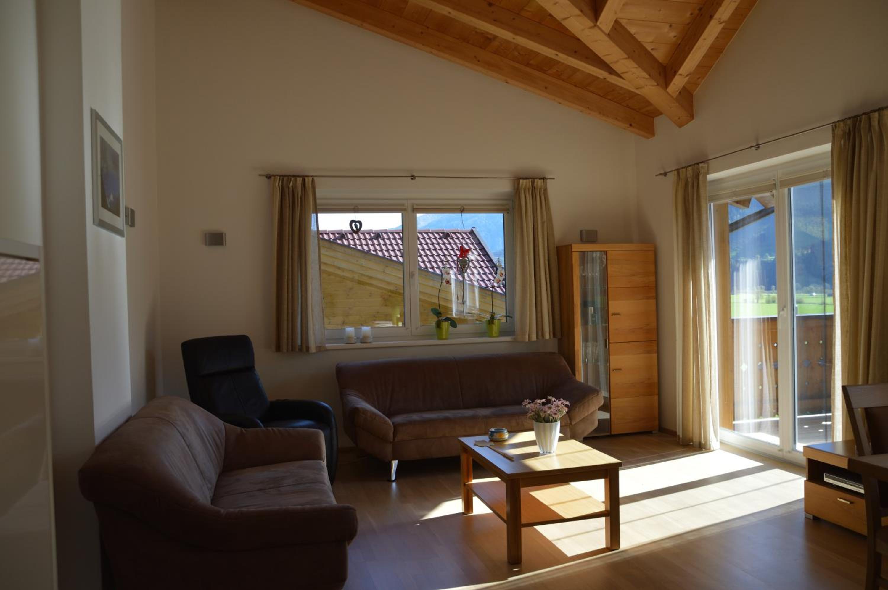 Three-Bedroom Apartment with Balcony photo 1