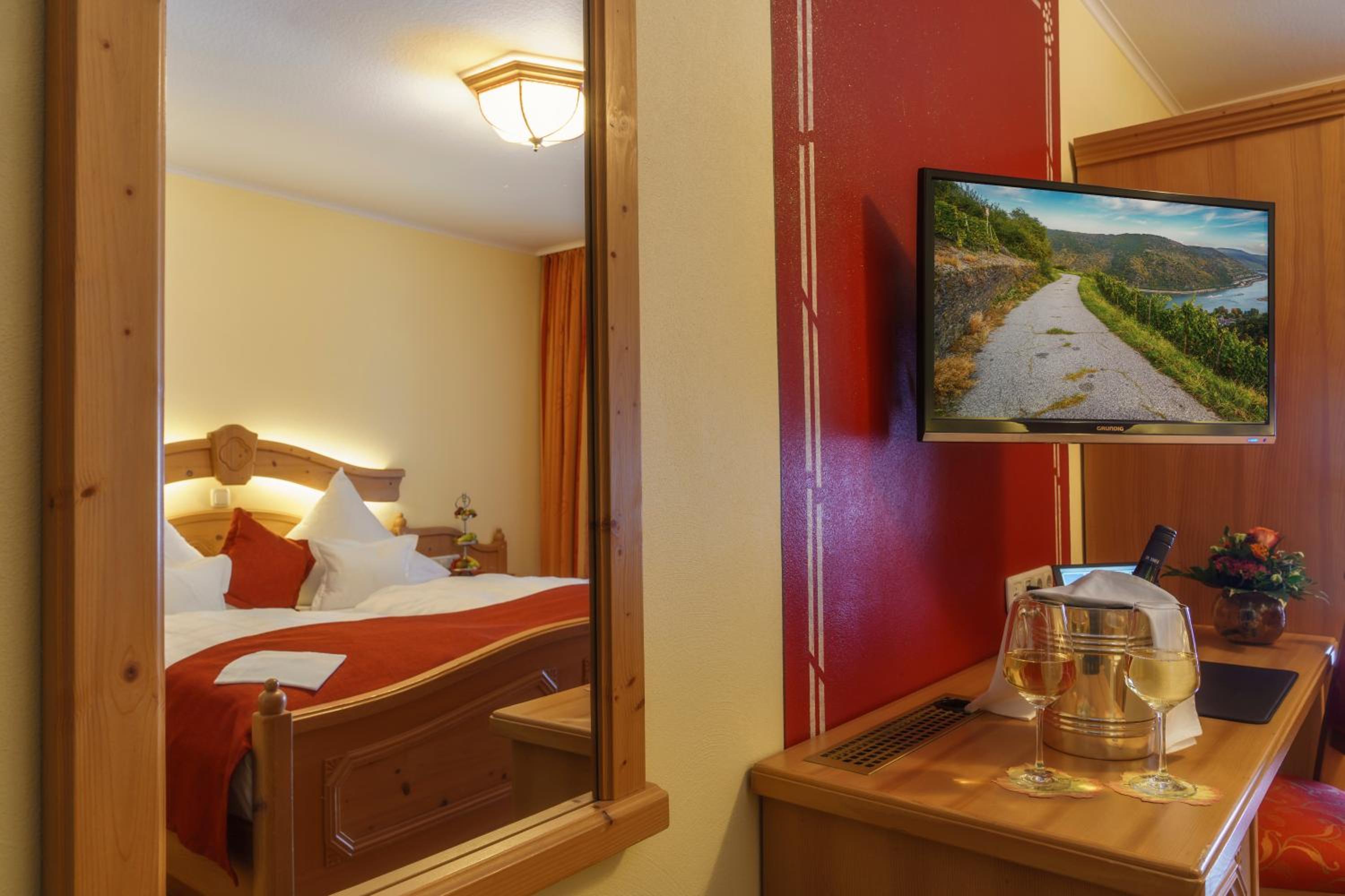 Classic Double Room with Balcony - Photo 7