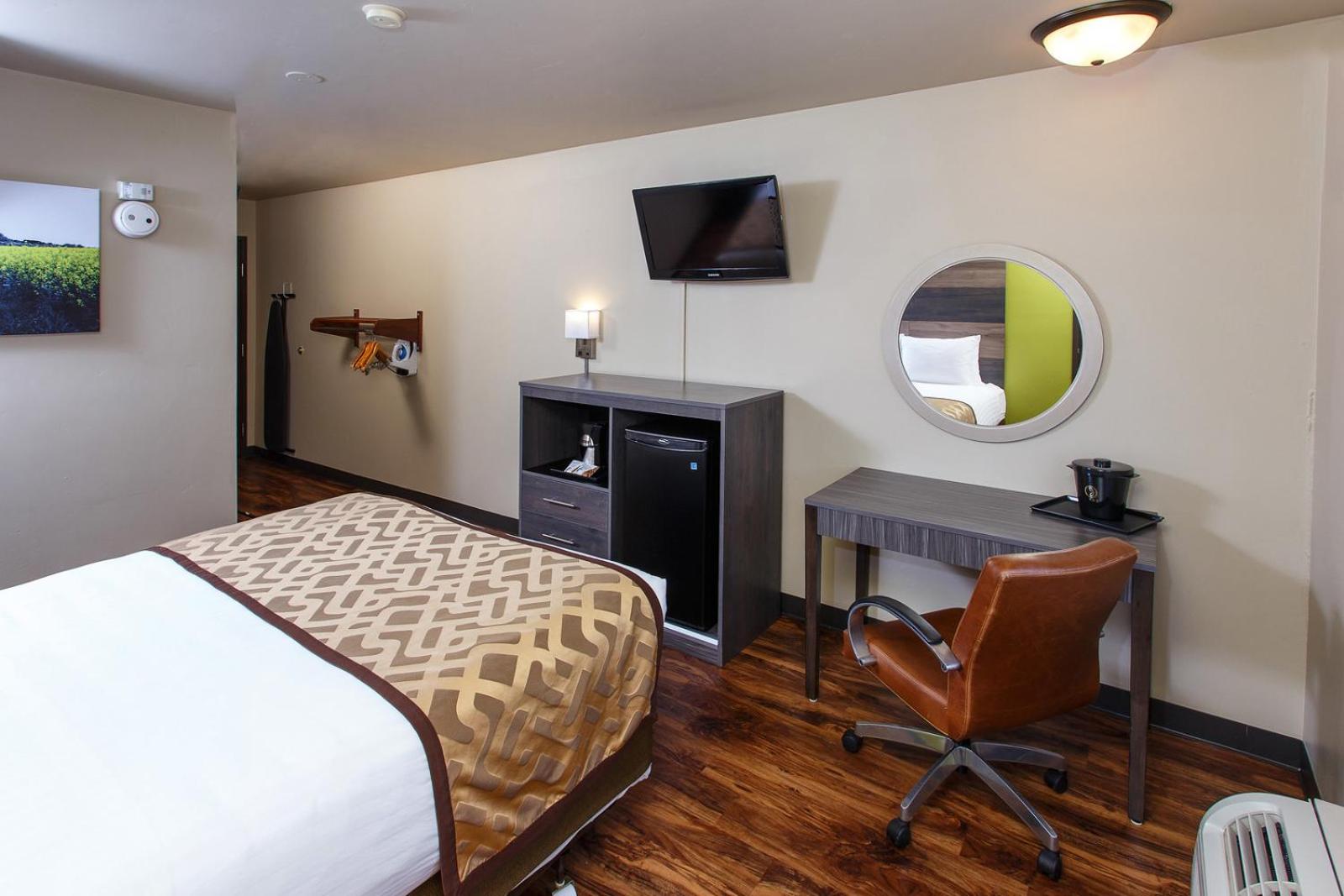 Queen Room - Disability Access - Photo 3