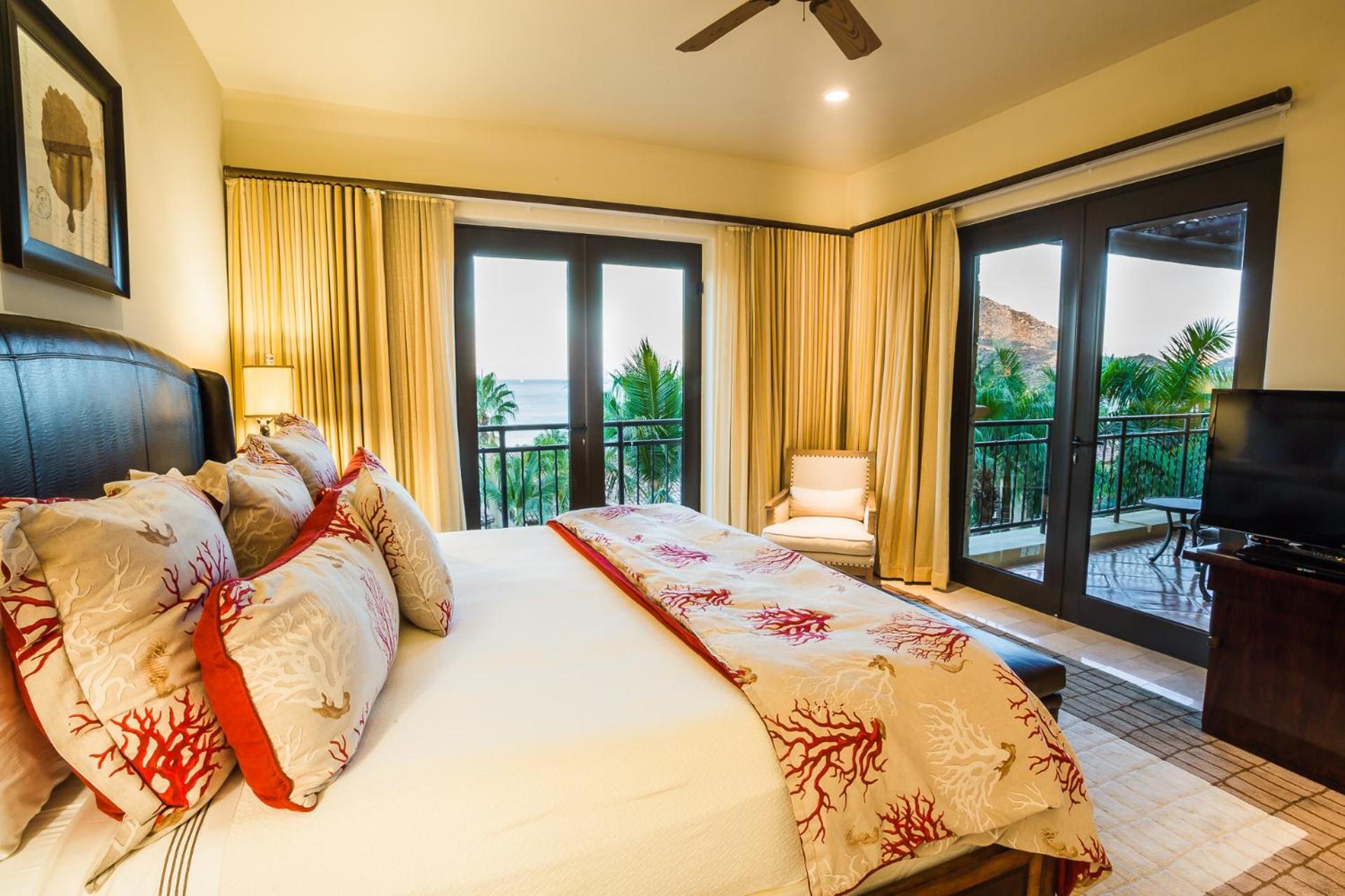 Three Bedroom Residence + Den - Photo 2