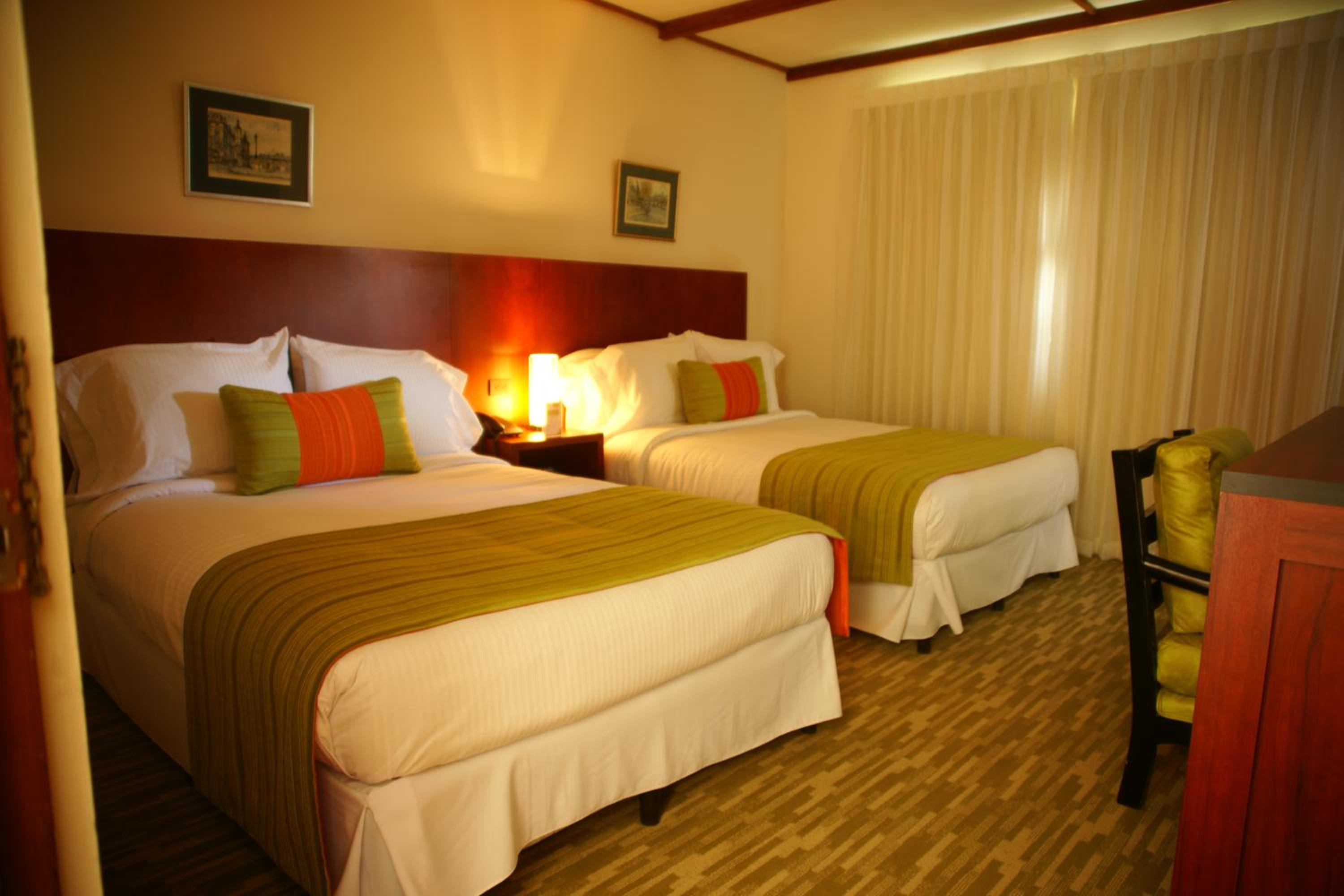 Deluxe Double Room with Two Queen Beds photo 2