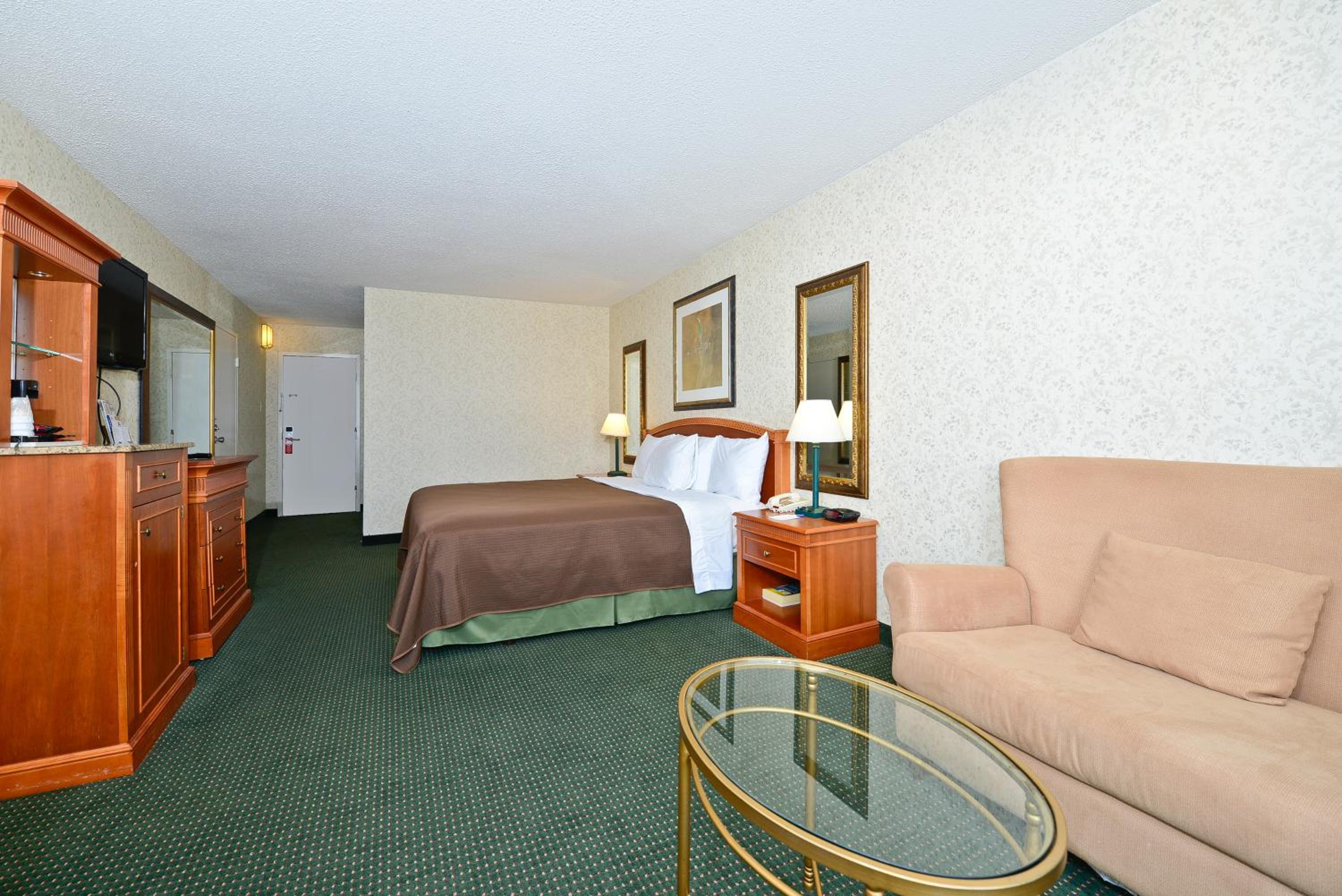 King Room - Non-Smoking - Photo 3