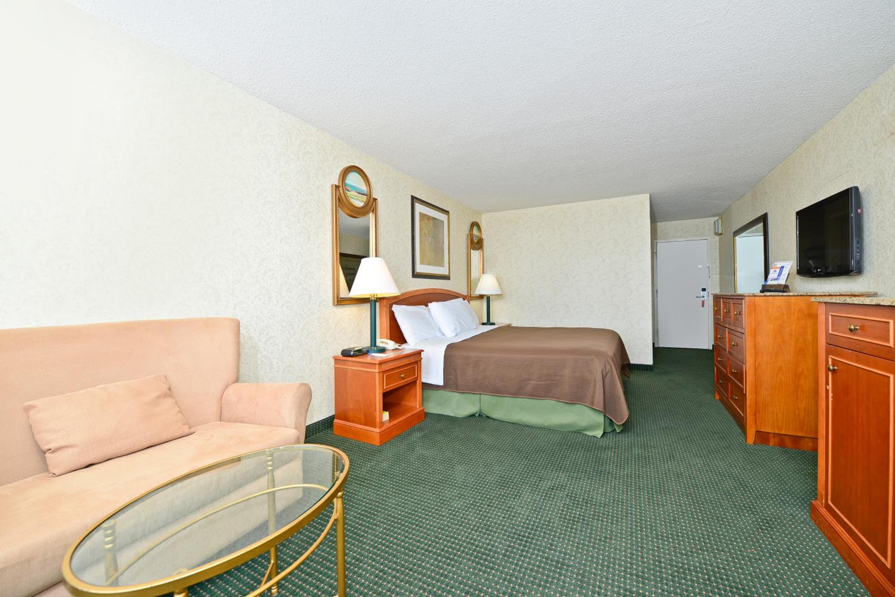 King Room - Non-Smoking - Photo 2