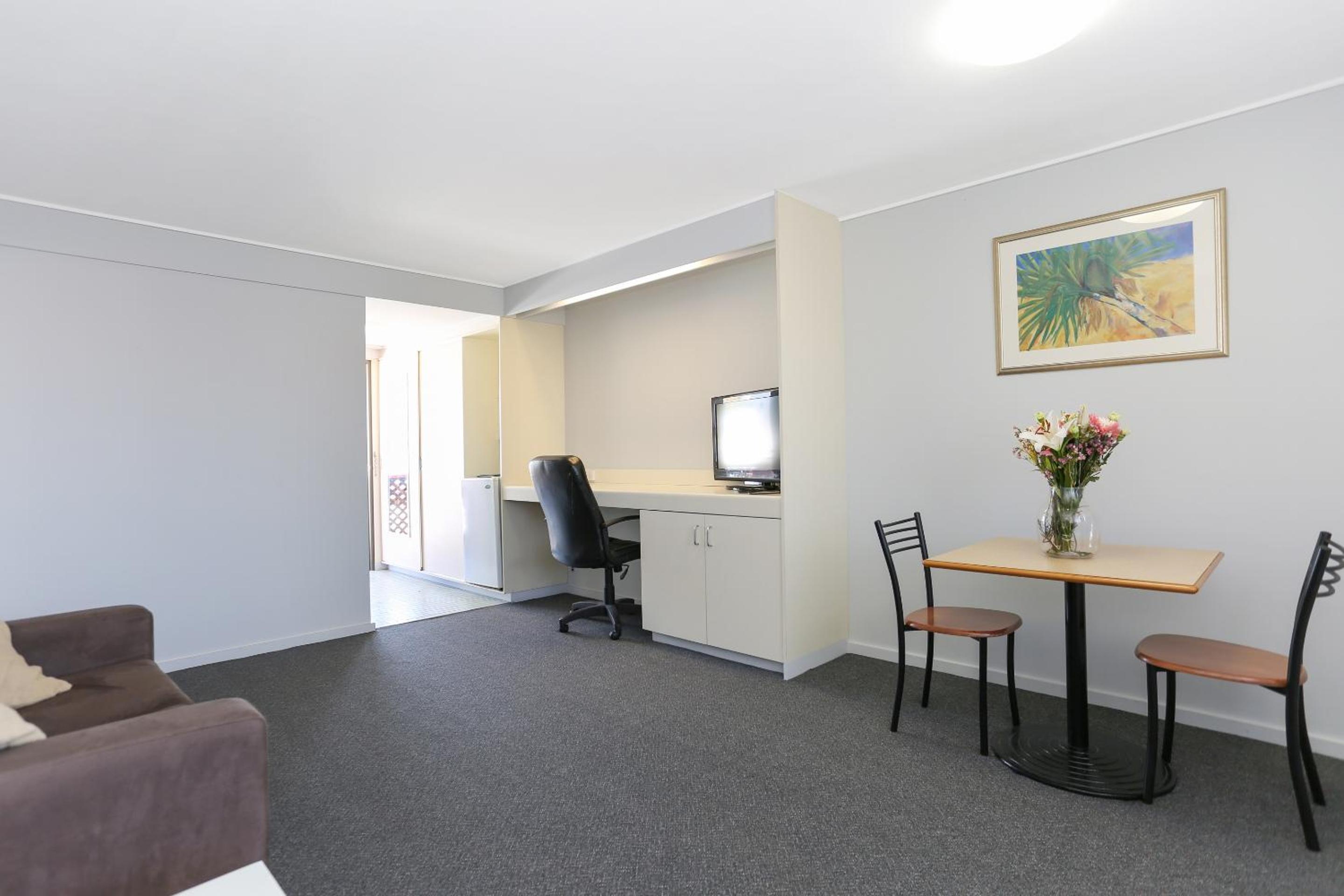 One-Bedroom Suite with Spa Bath photo 2
