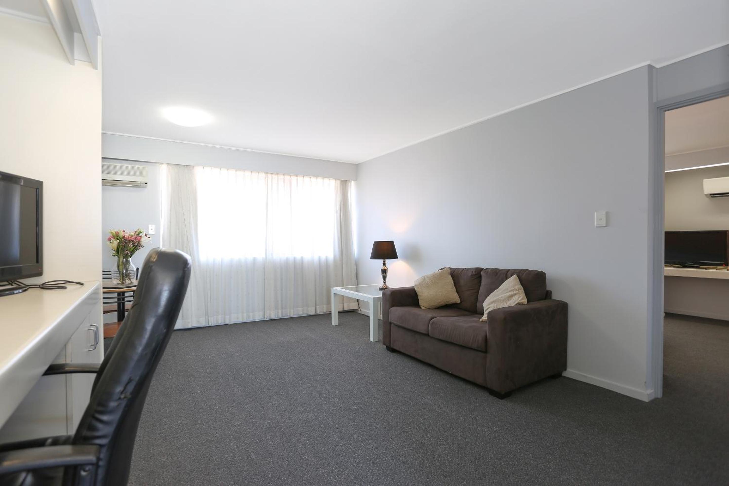 One-Bedroom Suite with Spa Bath photo 3