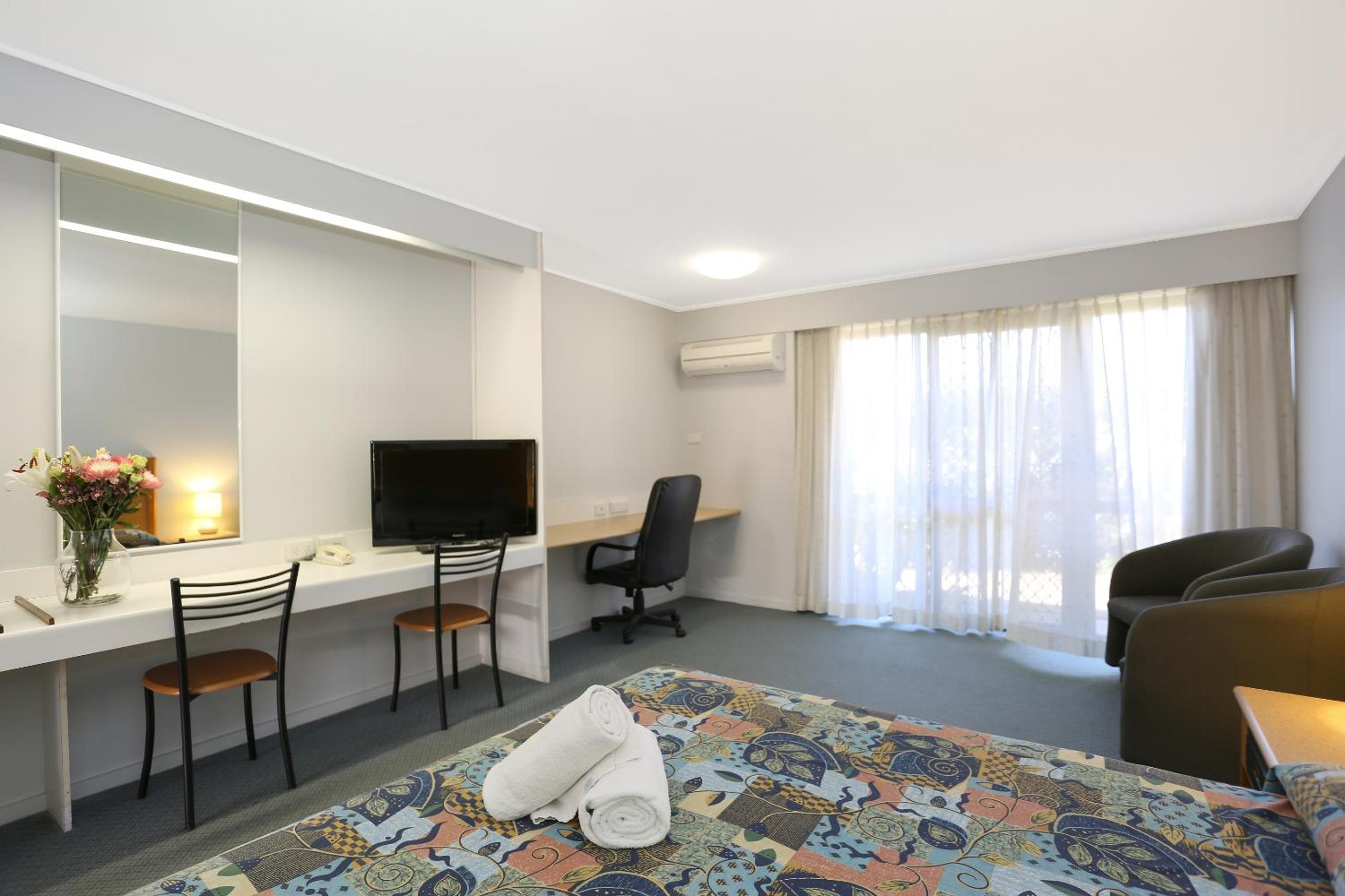 Queen Room photo 2
