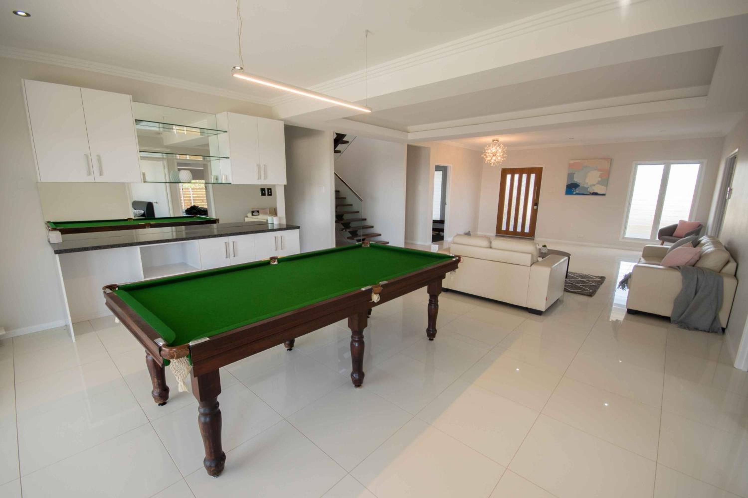 Six-Bedroom House photo 2