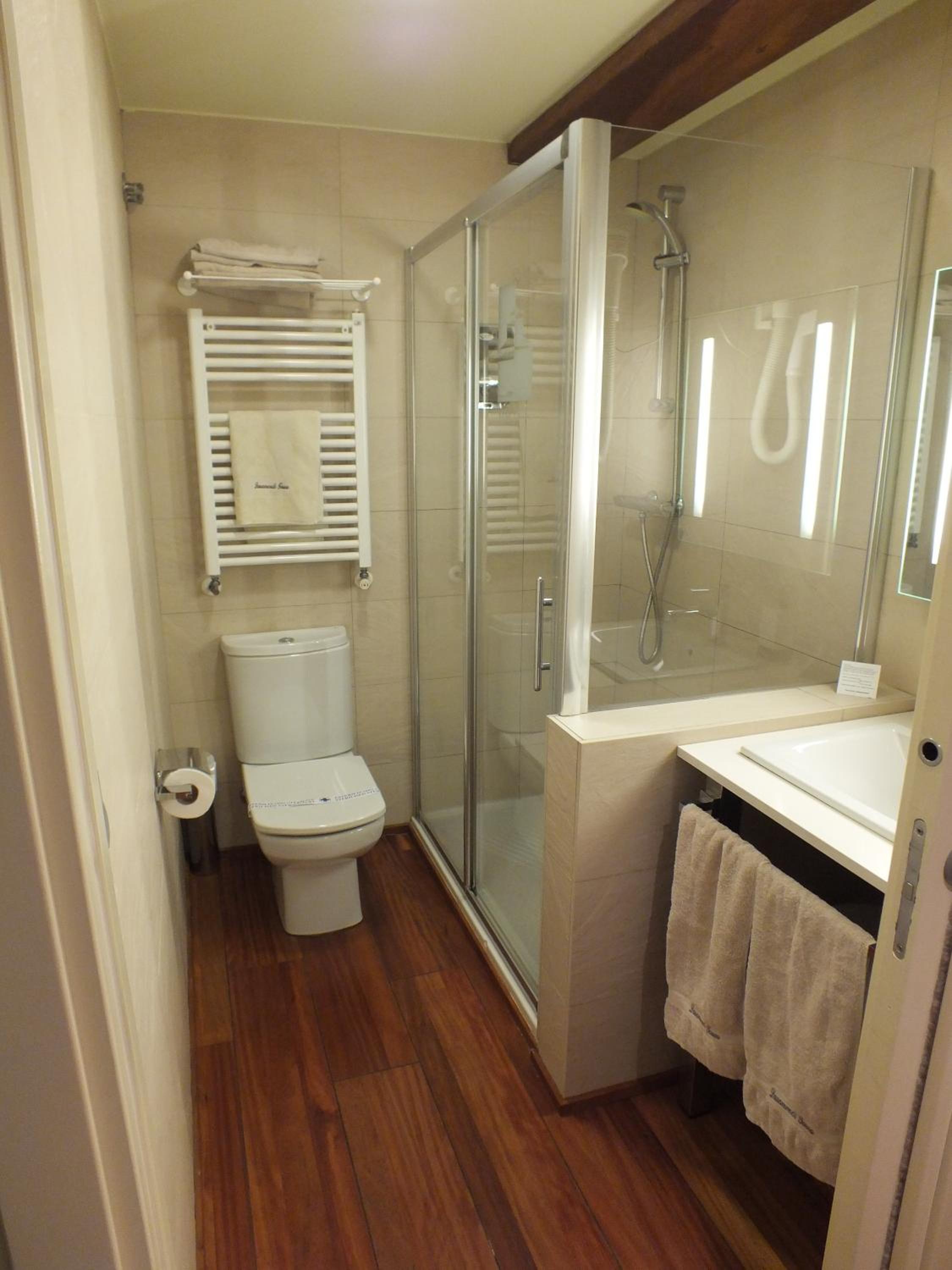 Double Room - Photo 7
