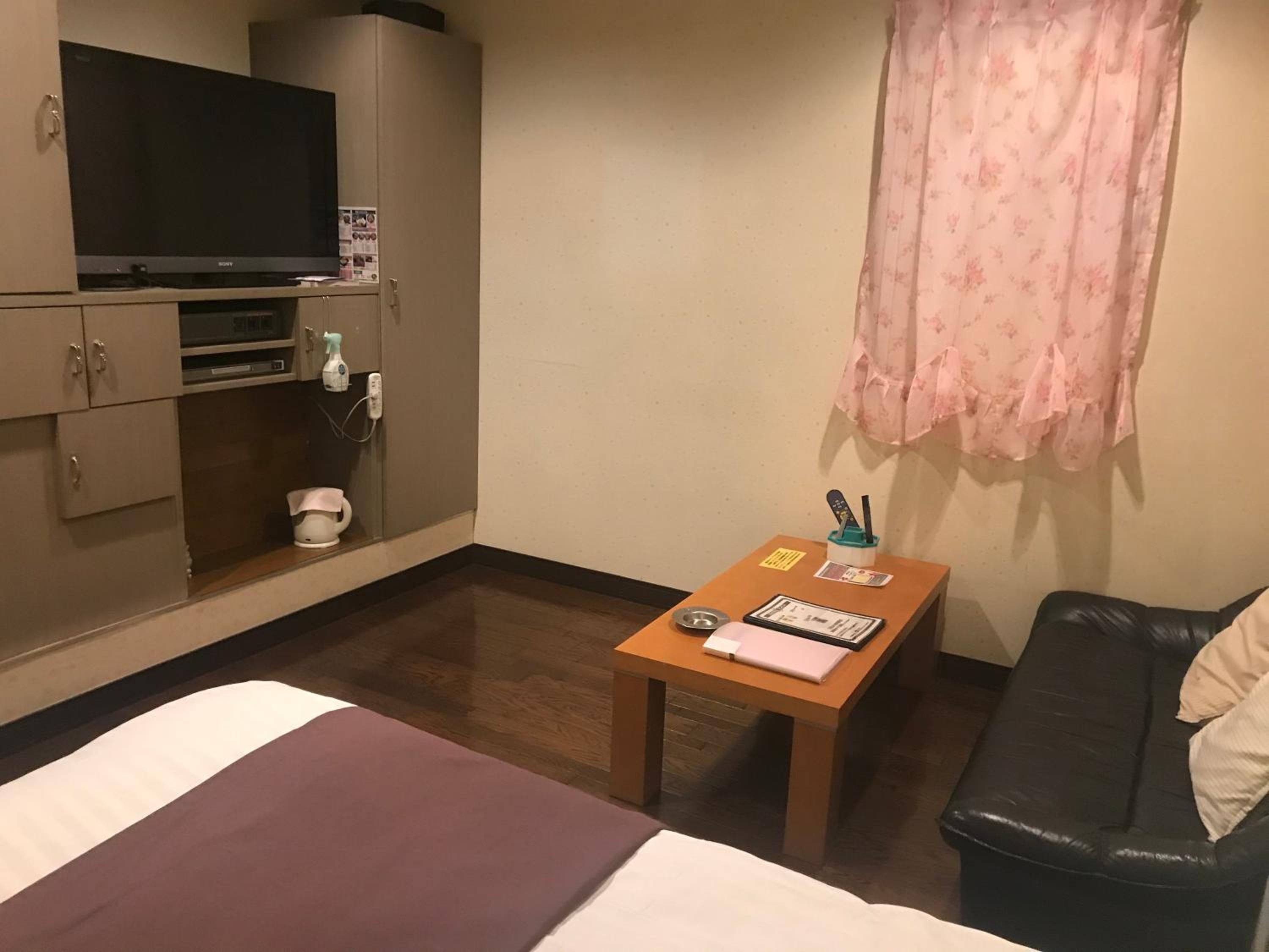 Economy Double Room - Photo 9