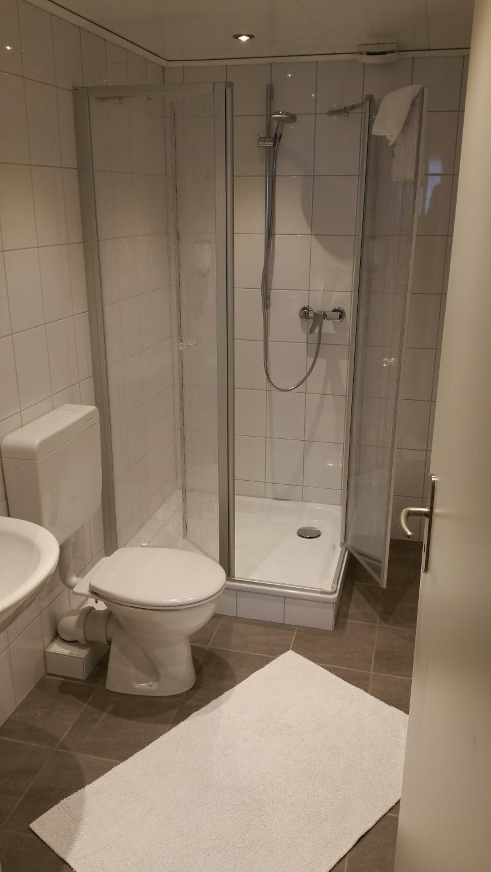 Double Room with Private Bathroom - Photo 8