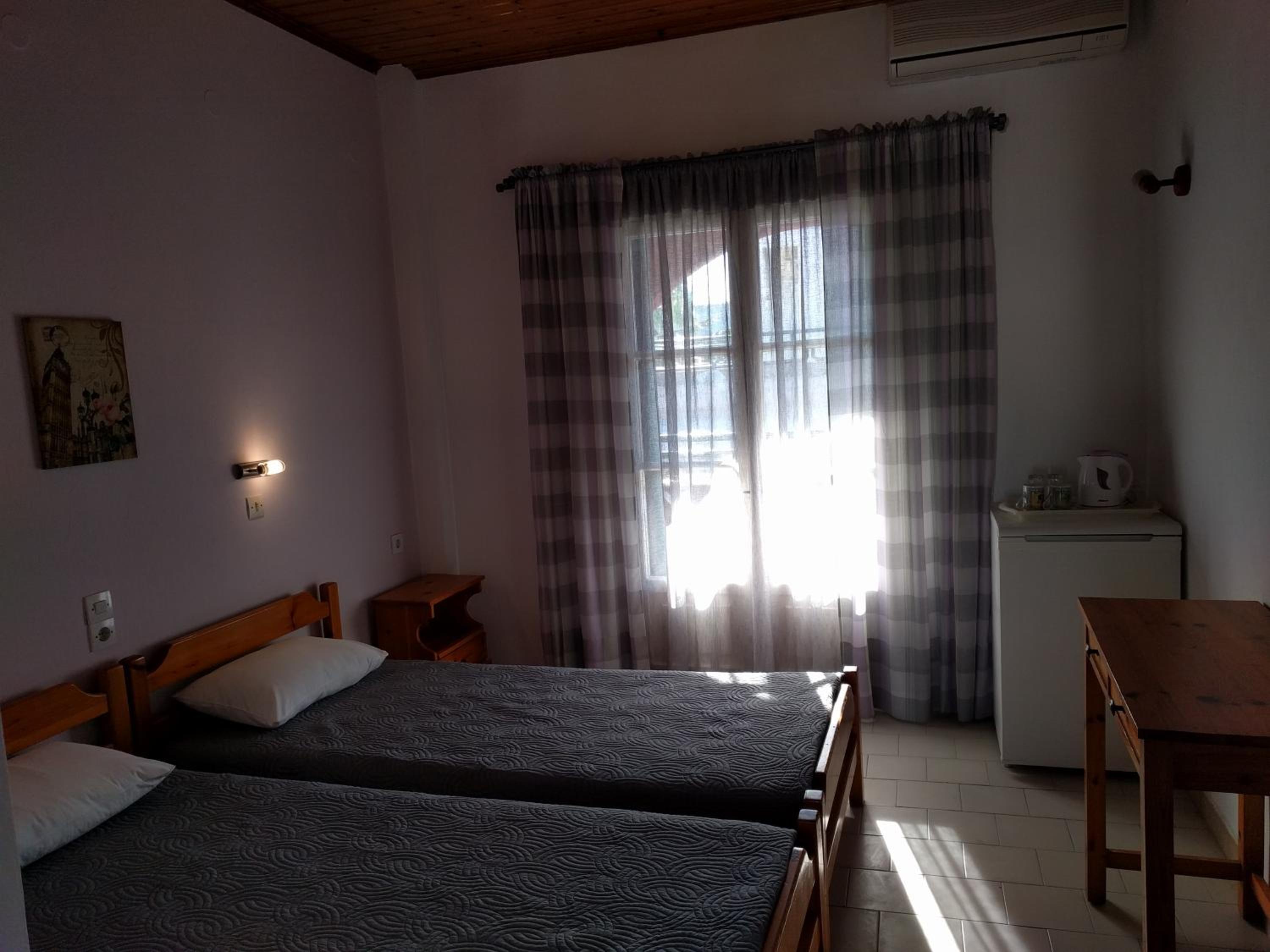 Economy Twin Room photo 1
