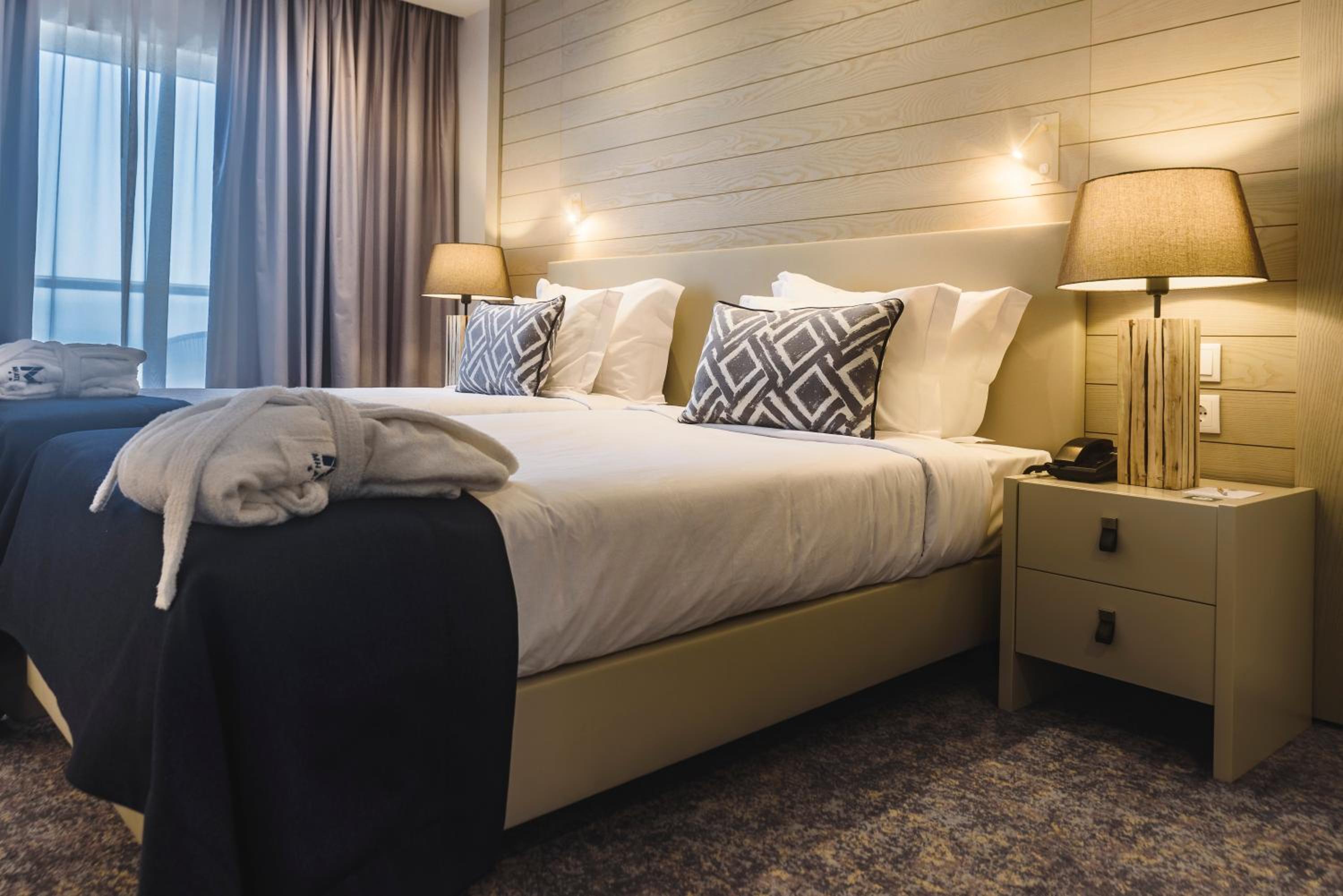 Standard Twin Room - Photo 2