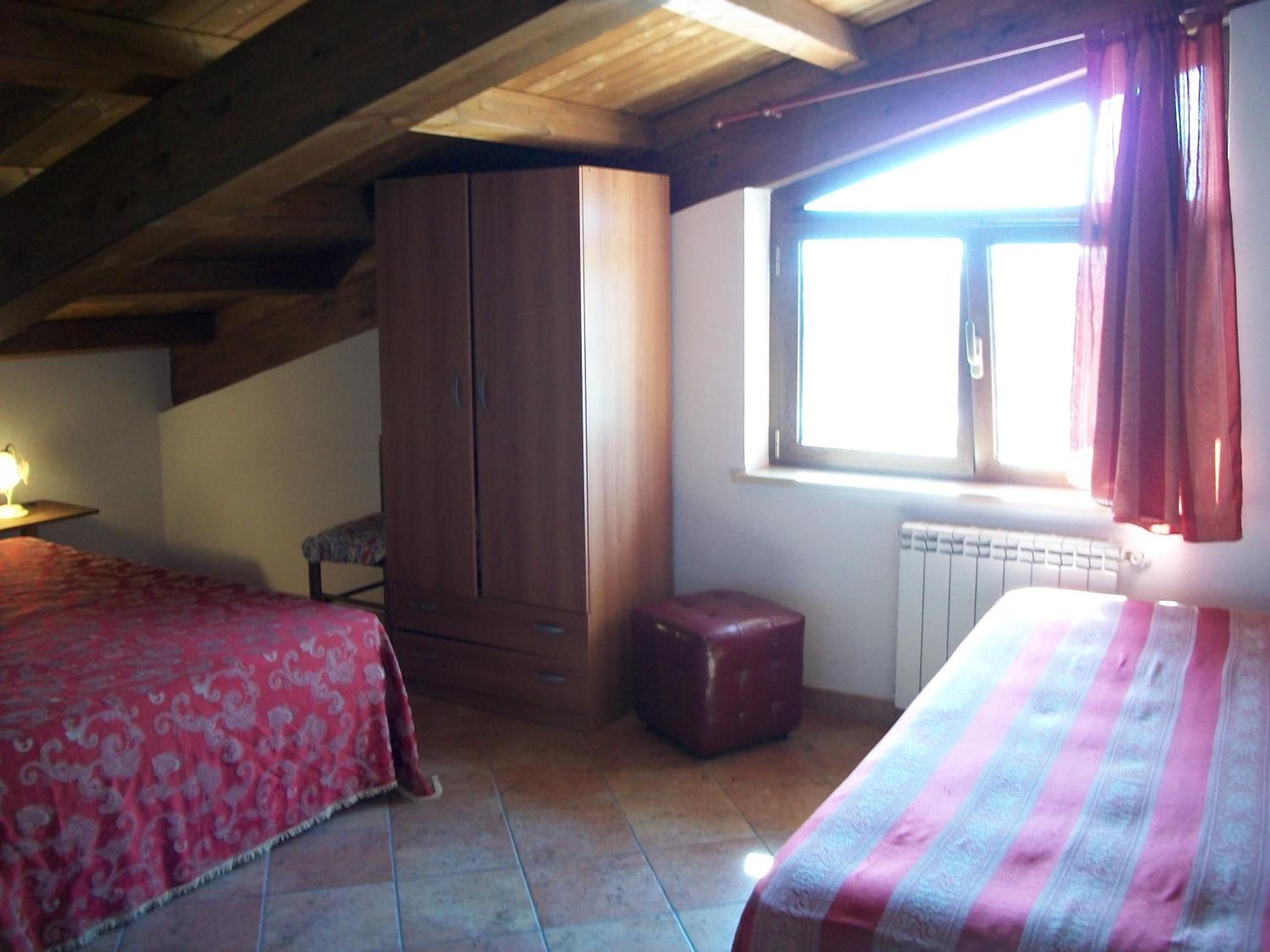 Double or Twin Room with Bathroom - Photo 5