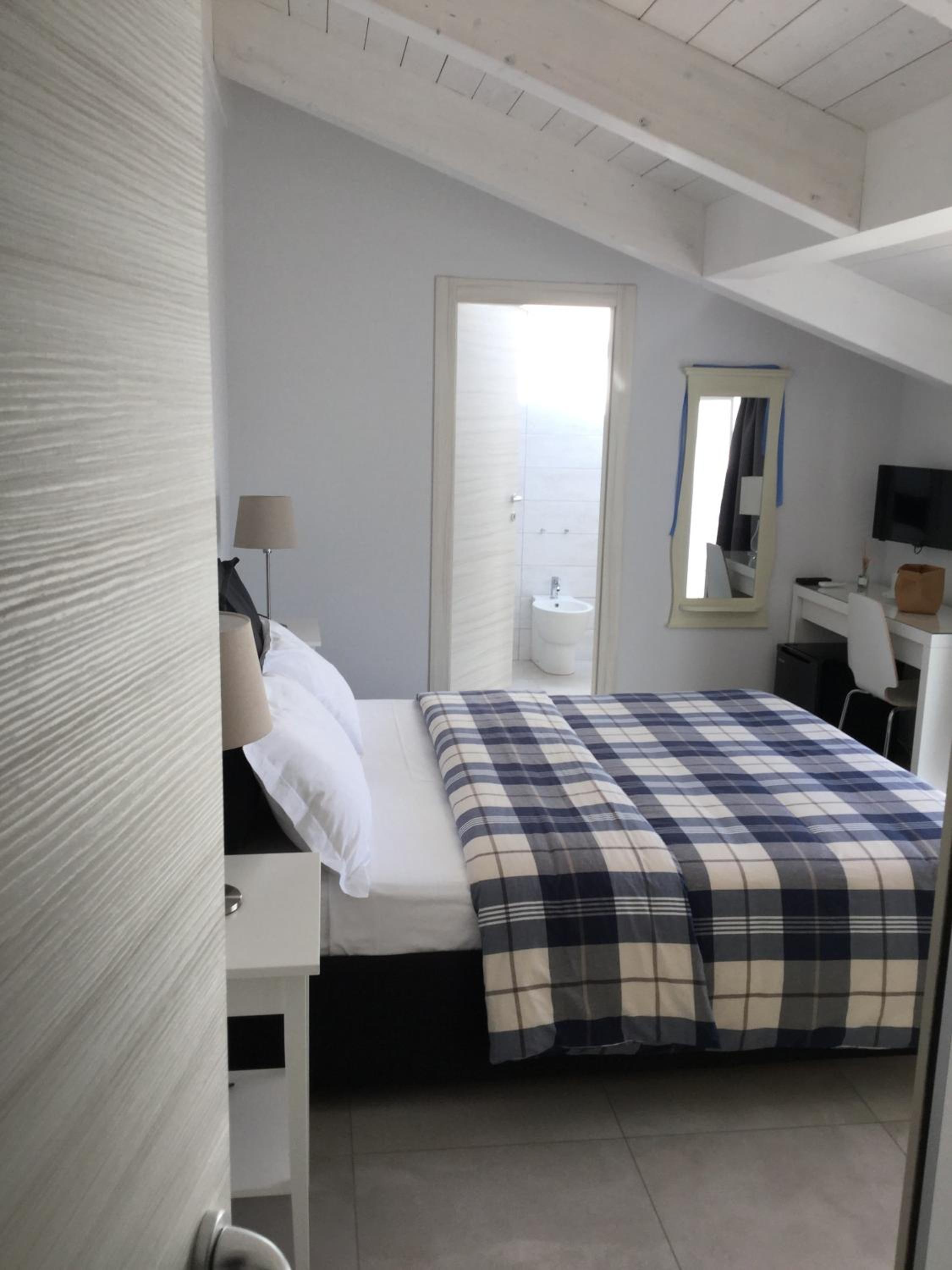 Deluxe Double Room with Balcony and Sea View photo 1