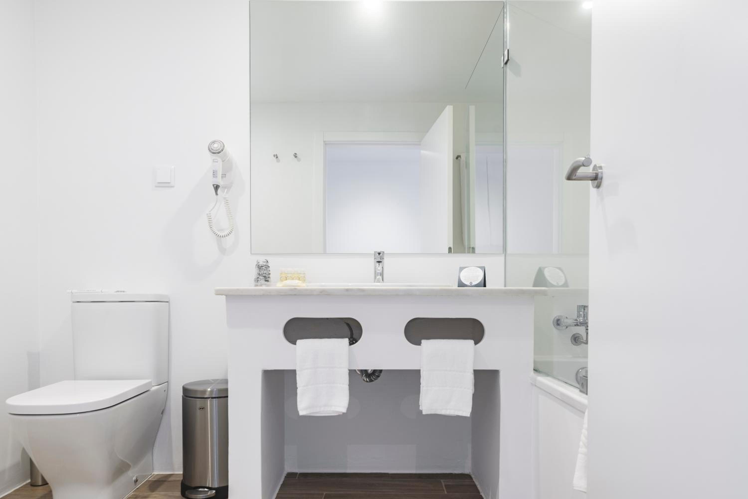 Standard Suite - Photo 2