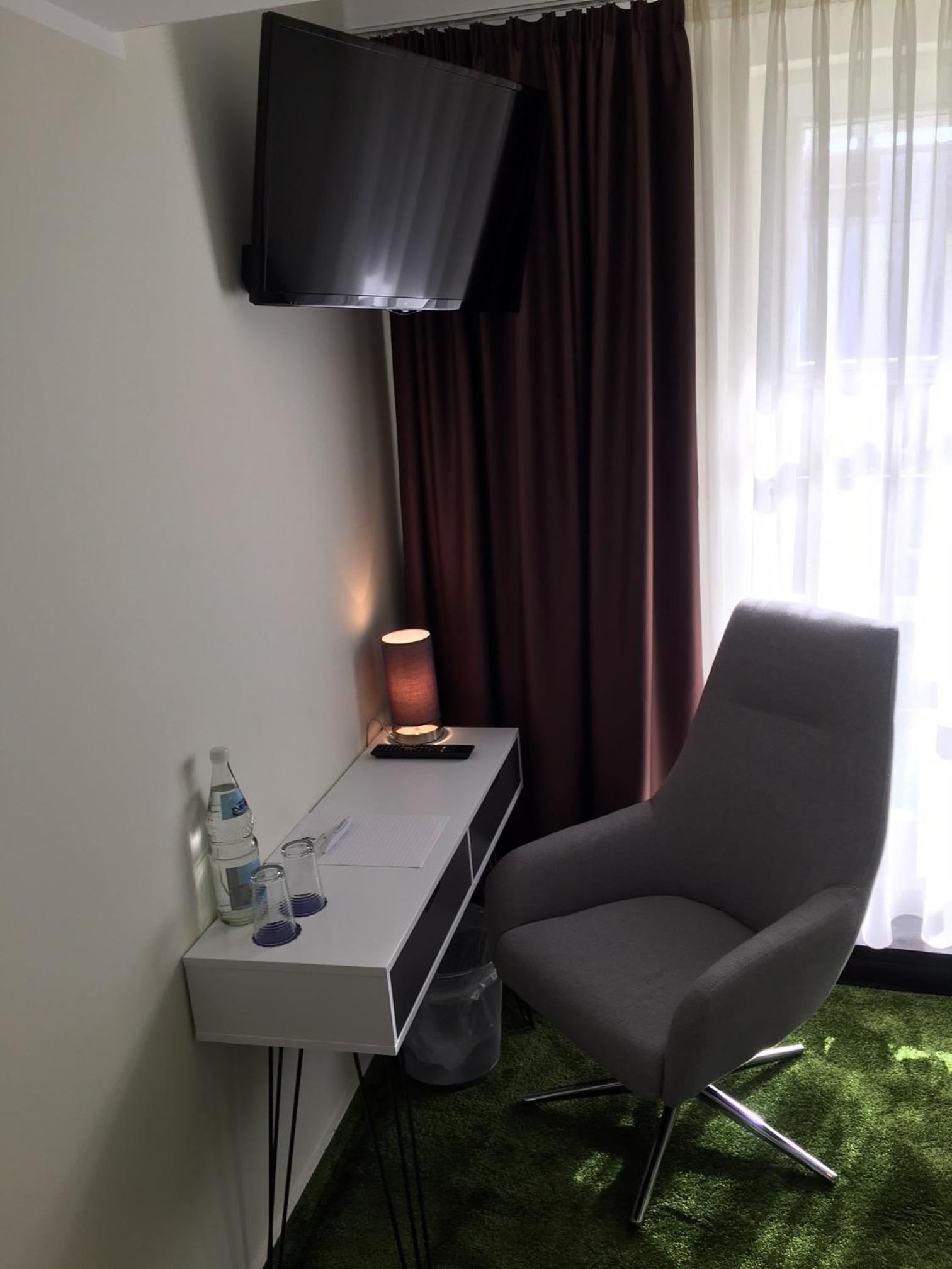 Suite - Photo 14