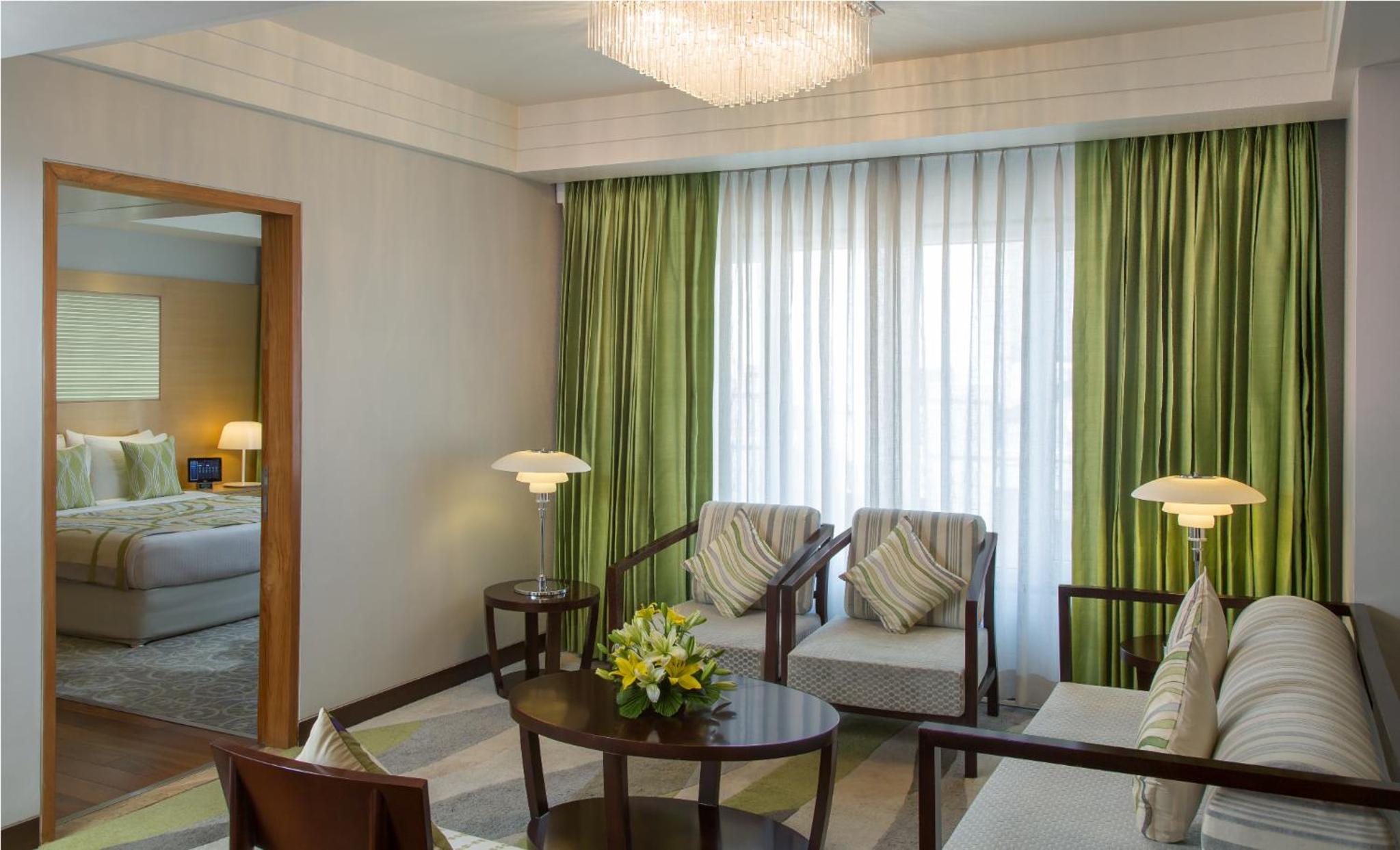 Business Class Suite – 15% off on Food & Beverages, Two Ways Airport Transfers, 1 Round Tea/Coffee with cookies at Sky Bistro (1700 to 1900 hrs) photo 2