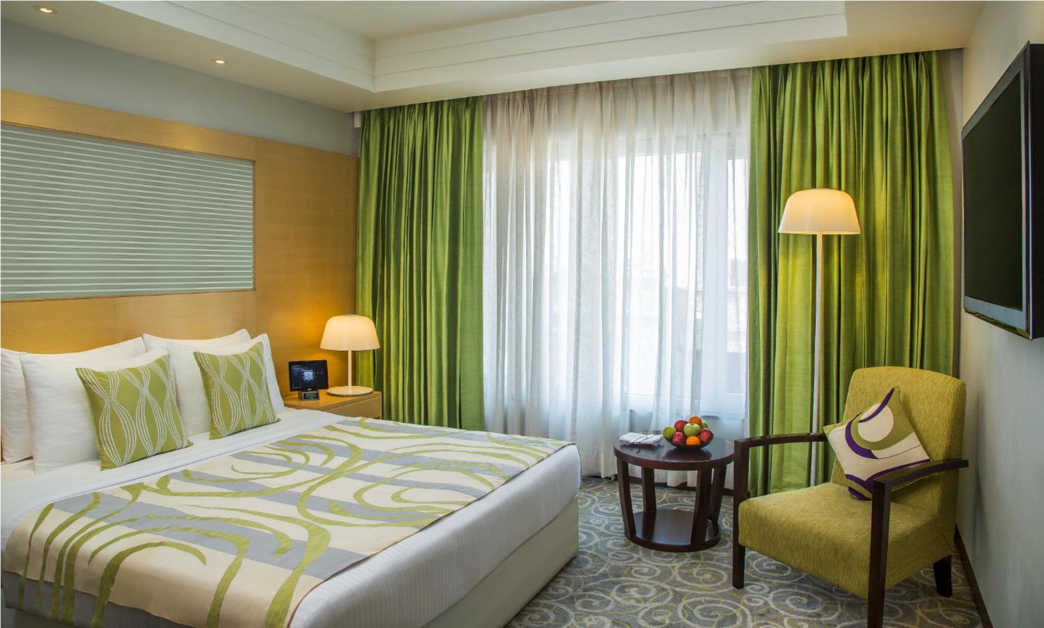Business Class Suite – 15% off on Food & Beverages, Two Ways Airport Transfers, 1 Round Tea/Coffee with cookies at Sky Bistro (1700 to 1900 hrs)