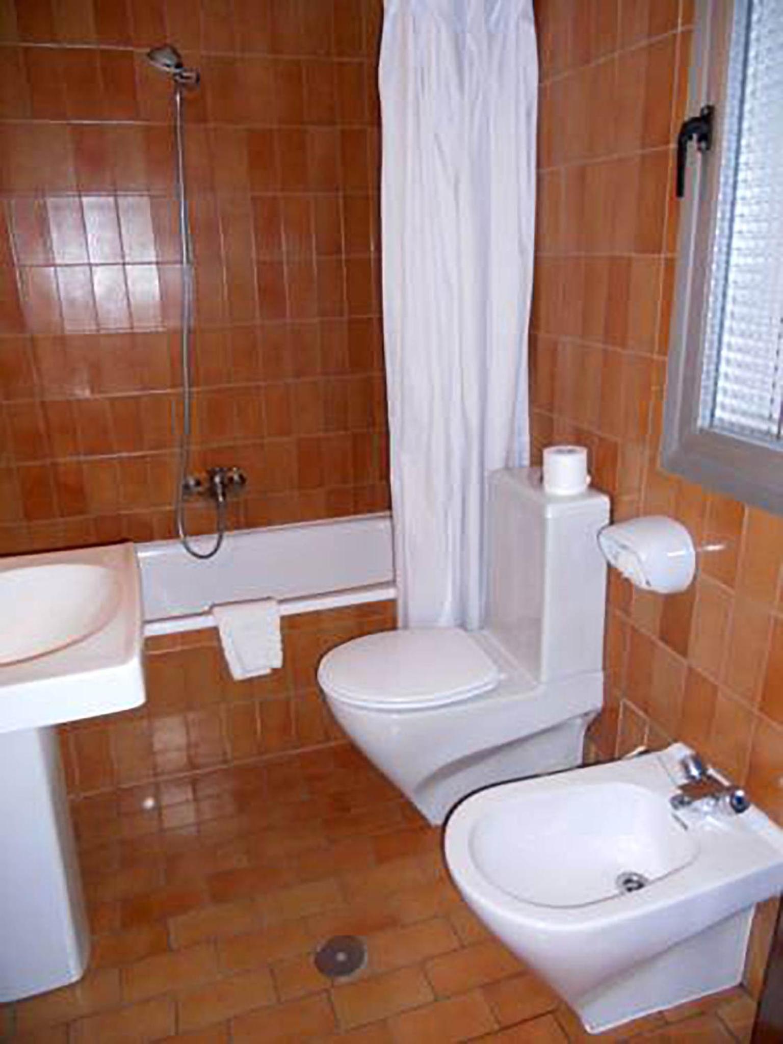 Double Room - Photo 7