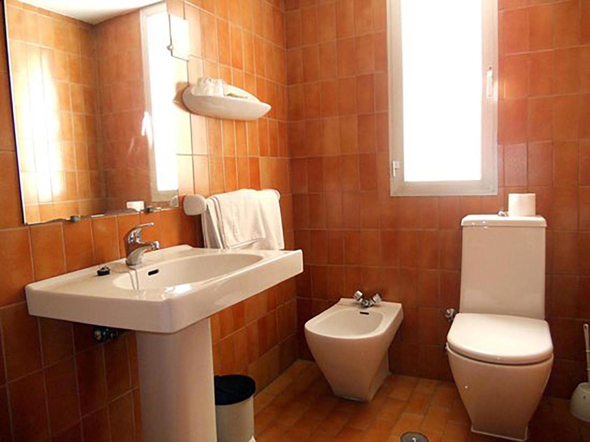 Double Room - Photo 8