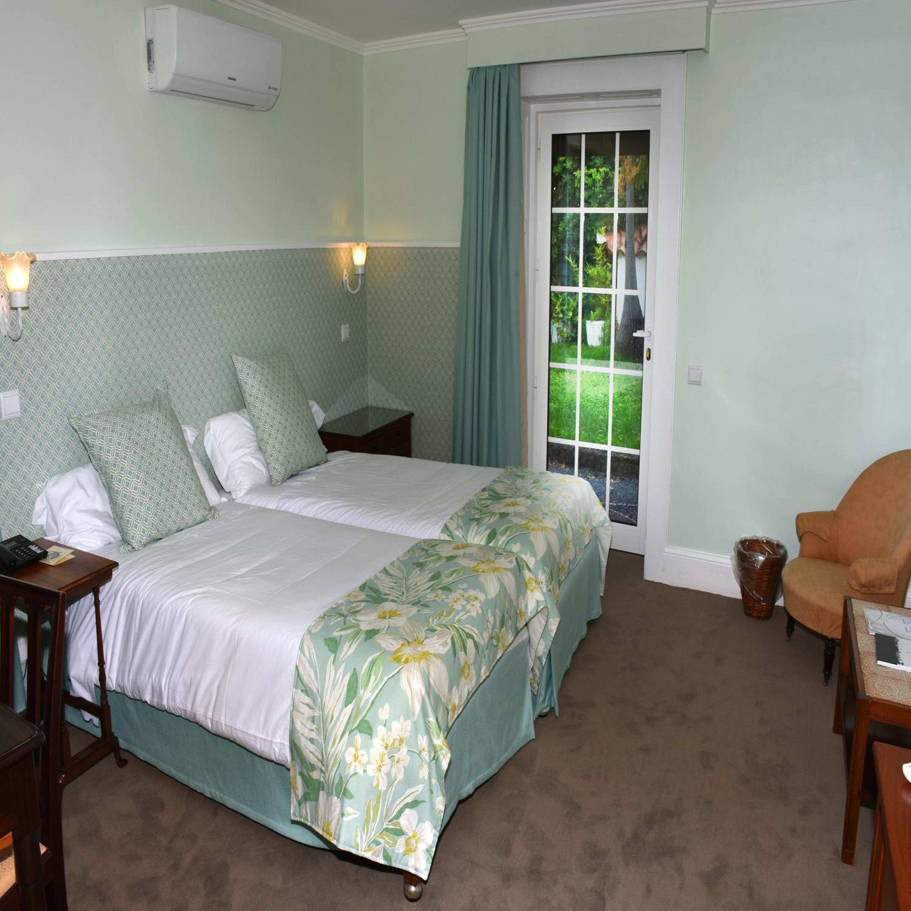 Double or Twin Room with Garden View thumbnail 6