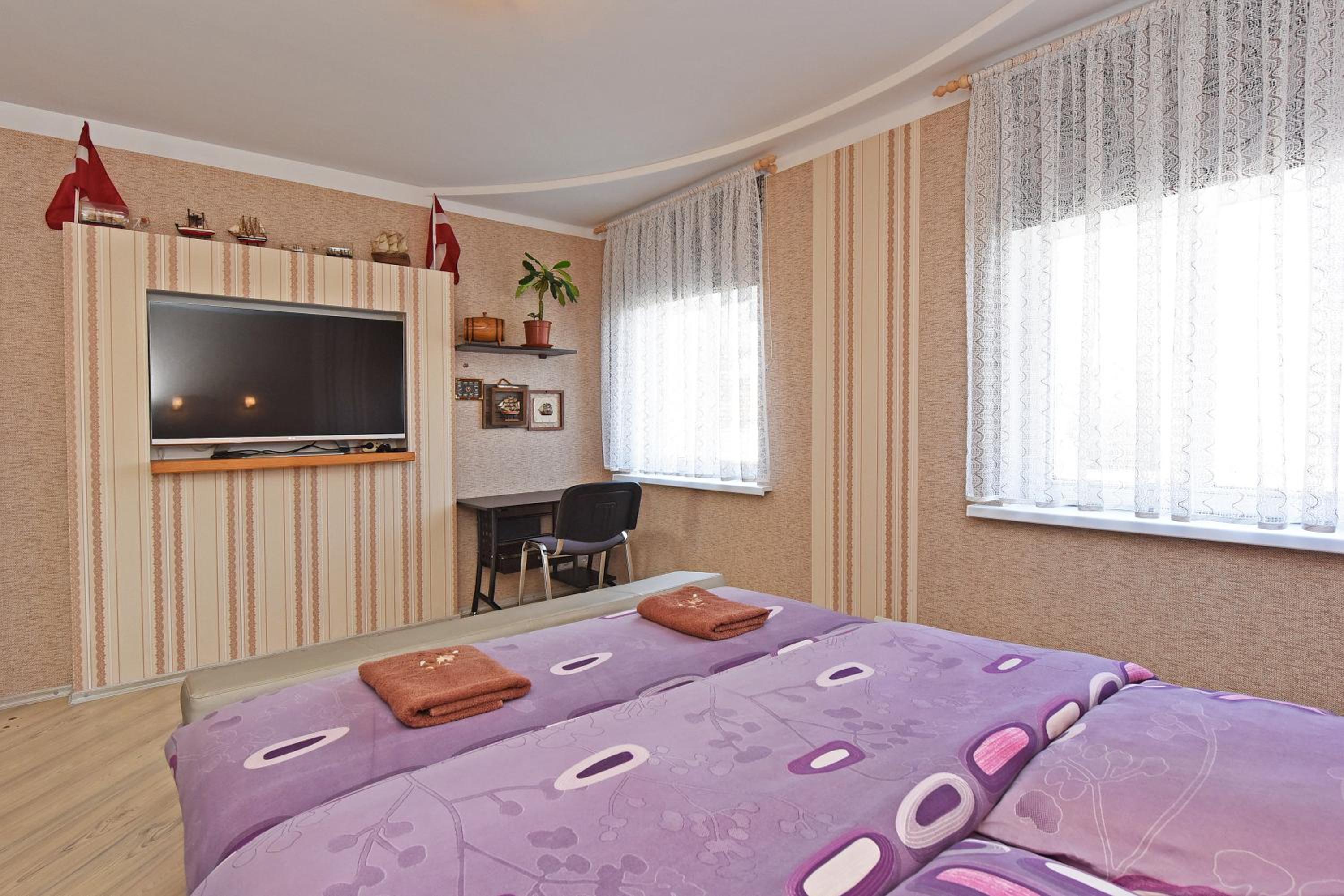 Standard King Room photo 3