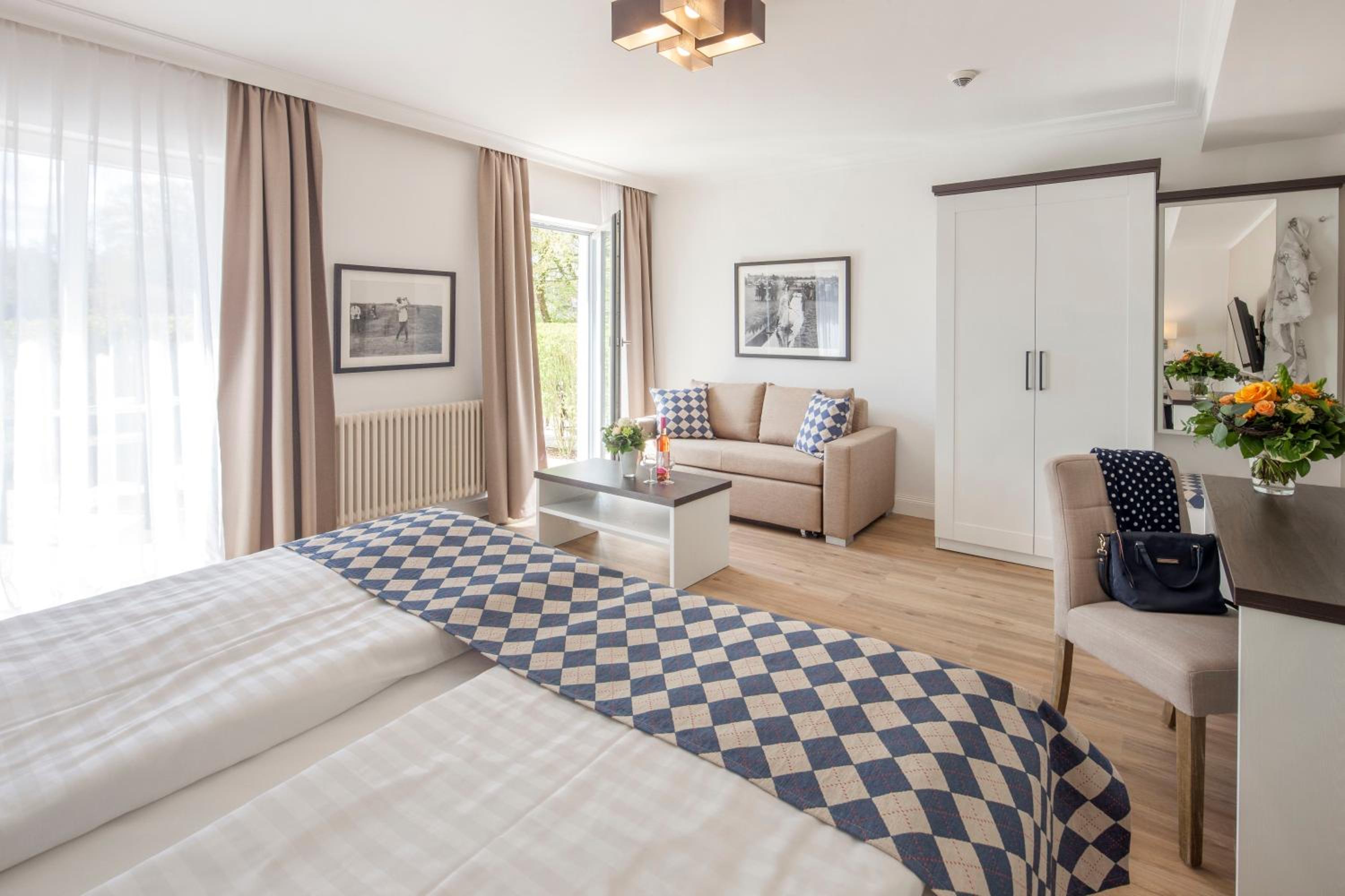 Budget Double Room thumbnail 5