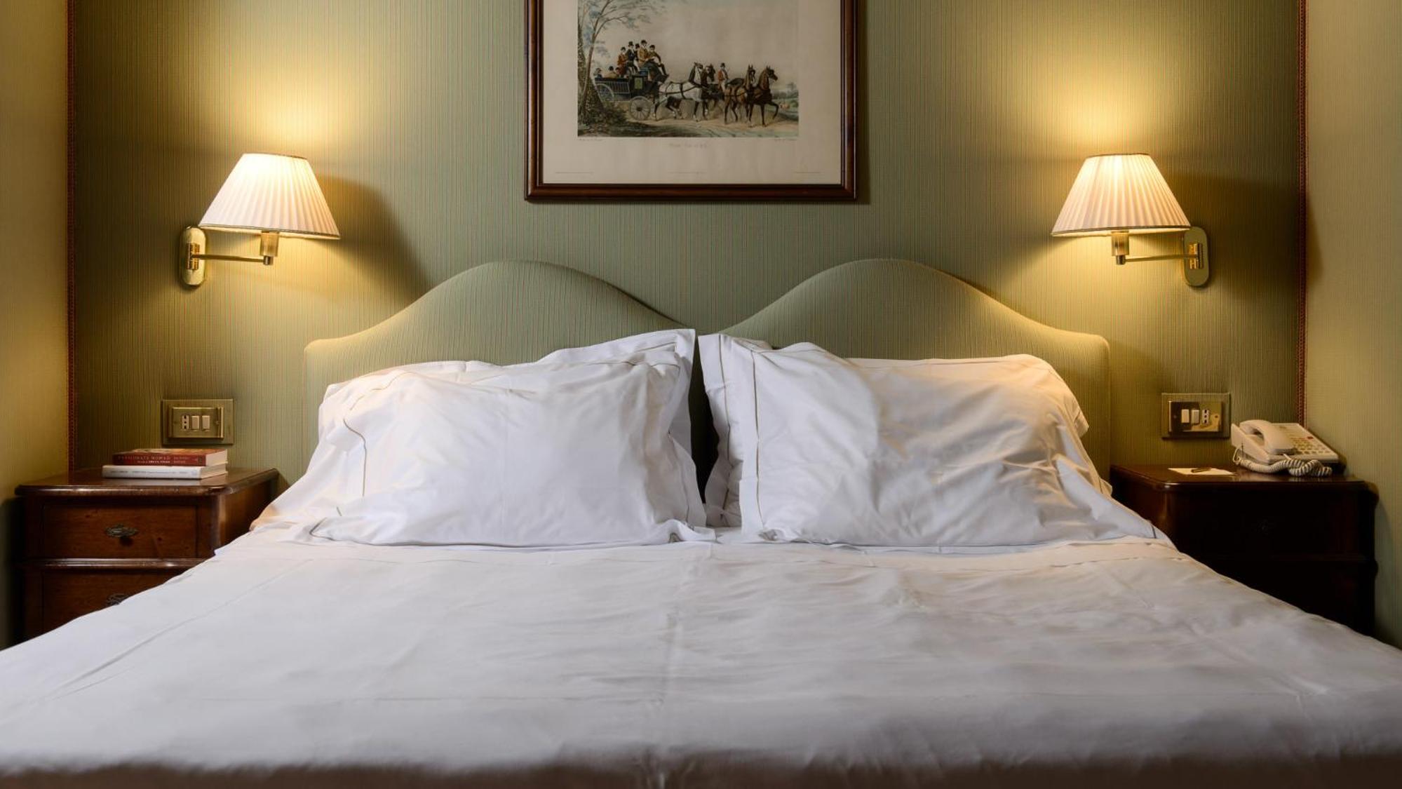 Superior Double Room thumbnail 5