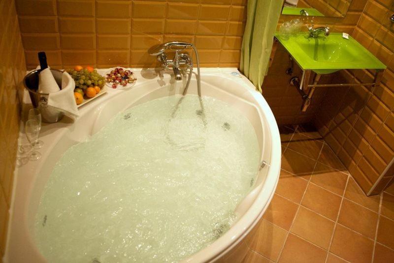 King Room with Spa Bath photo 3
