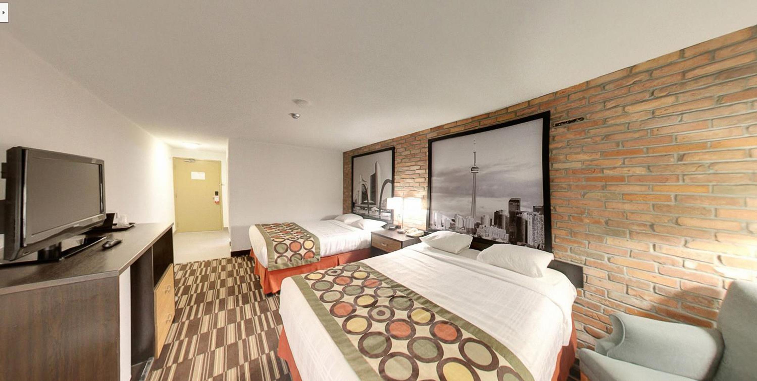 Deluxe Queen Room with Two Queen Beds - Non-Smoking - Photo 3