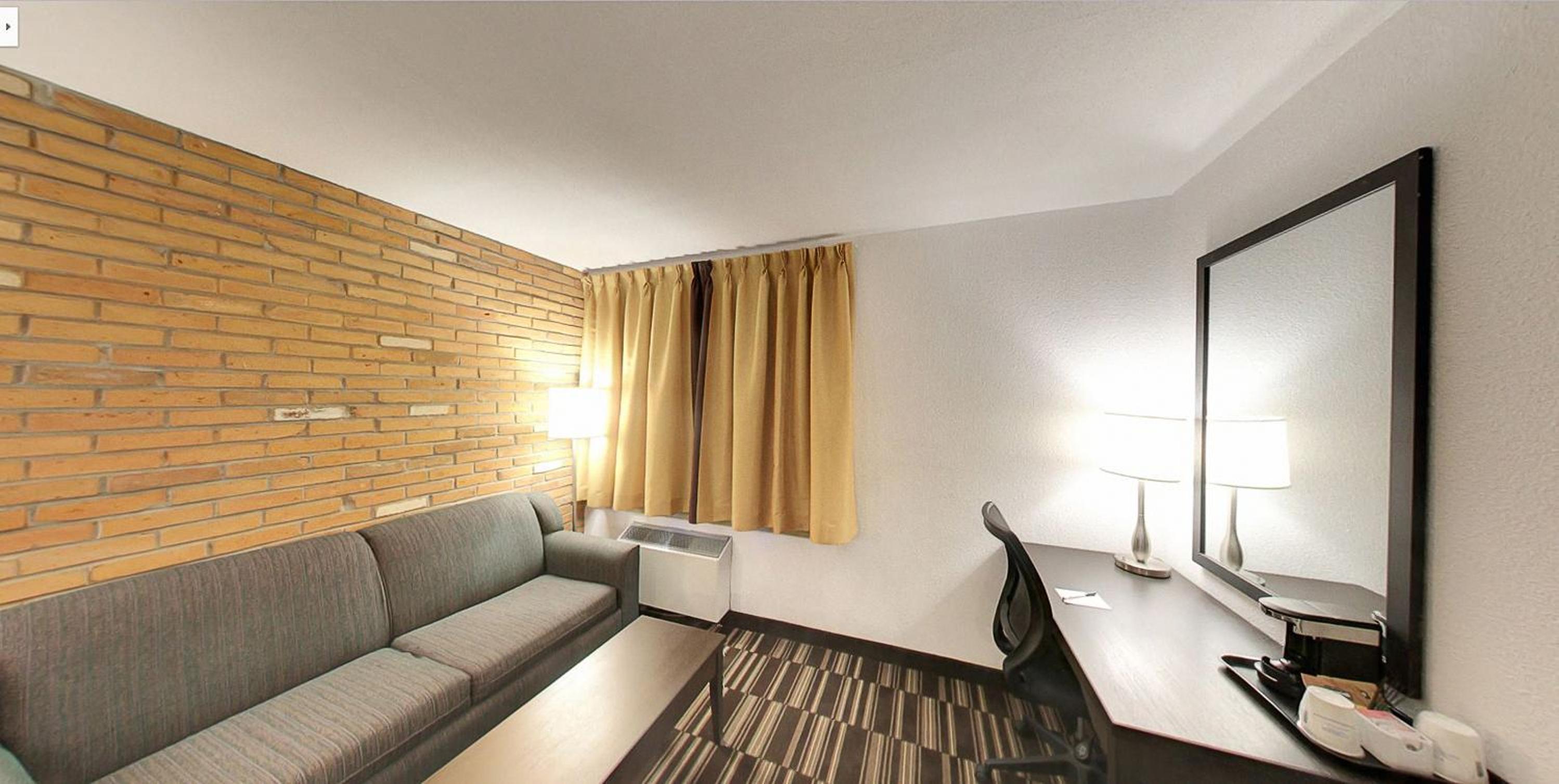 King Room - First Floor - Non-Smoking - Photo 5