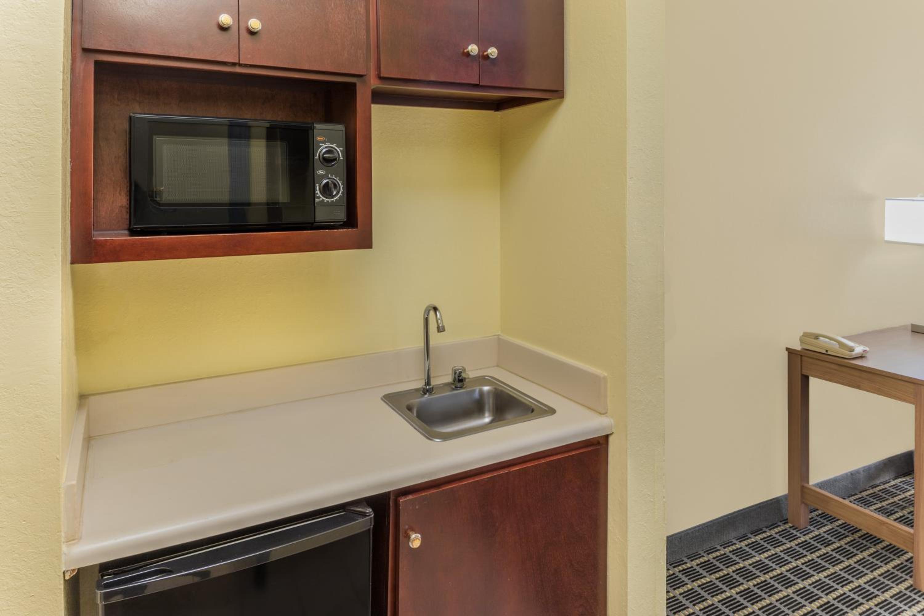 King Studio Suite - Non-Smoking - Photo 4