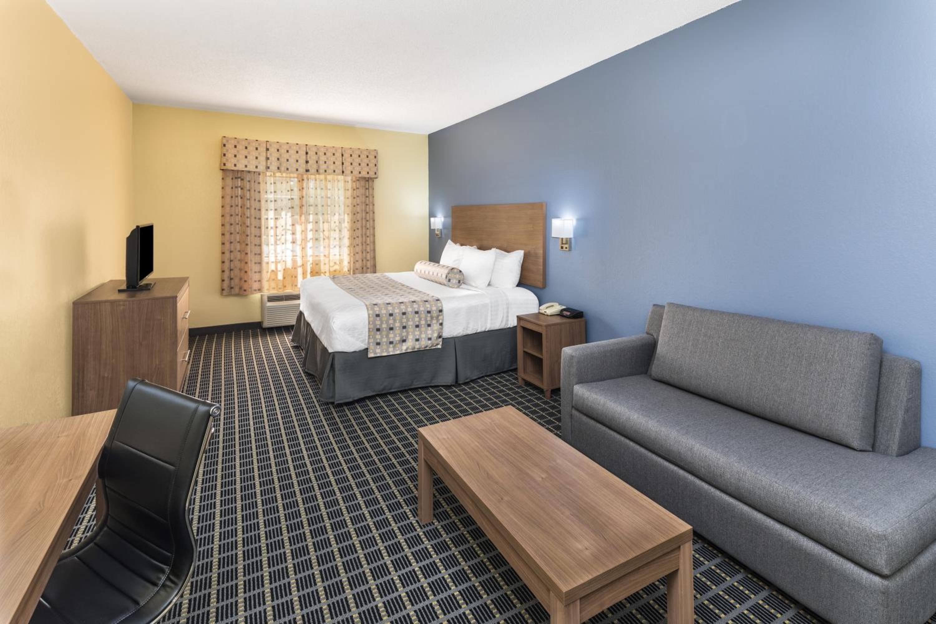 Deluxe King Room - Disability Access/Non-Smoking - Photo 1