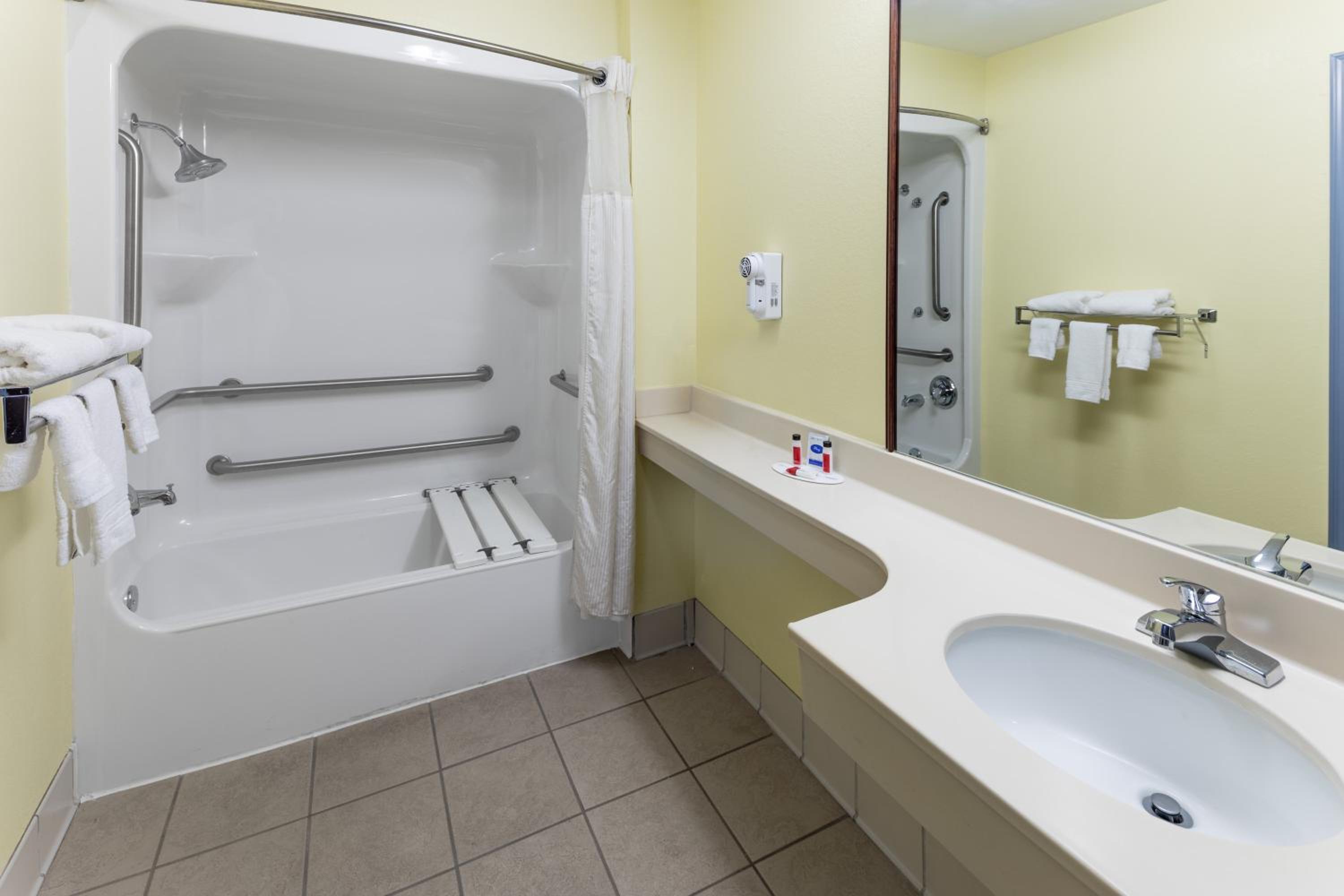King Room - Disability Access/Non-Smoking - Photo 5