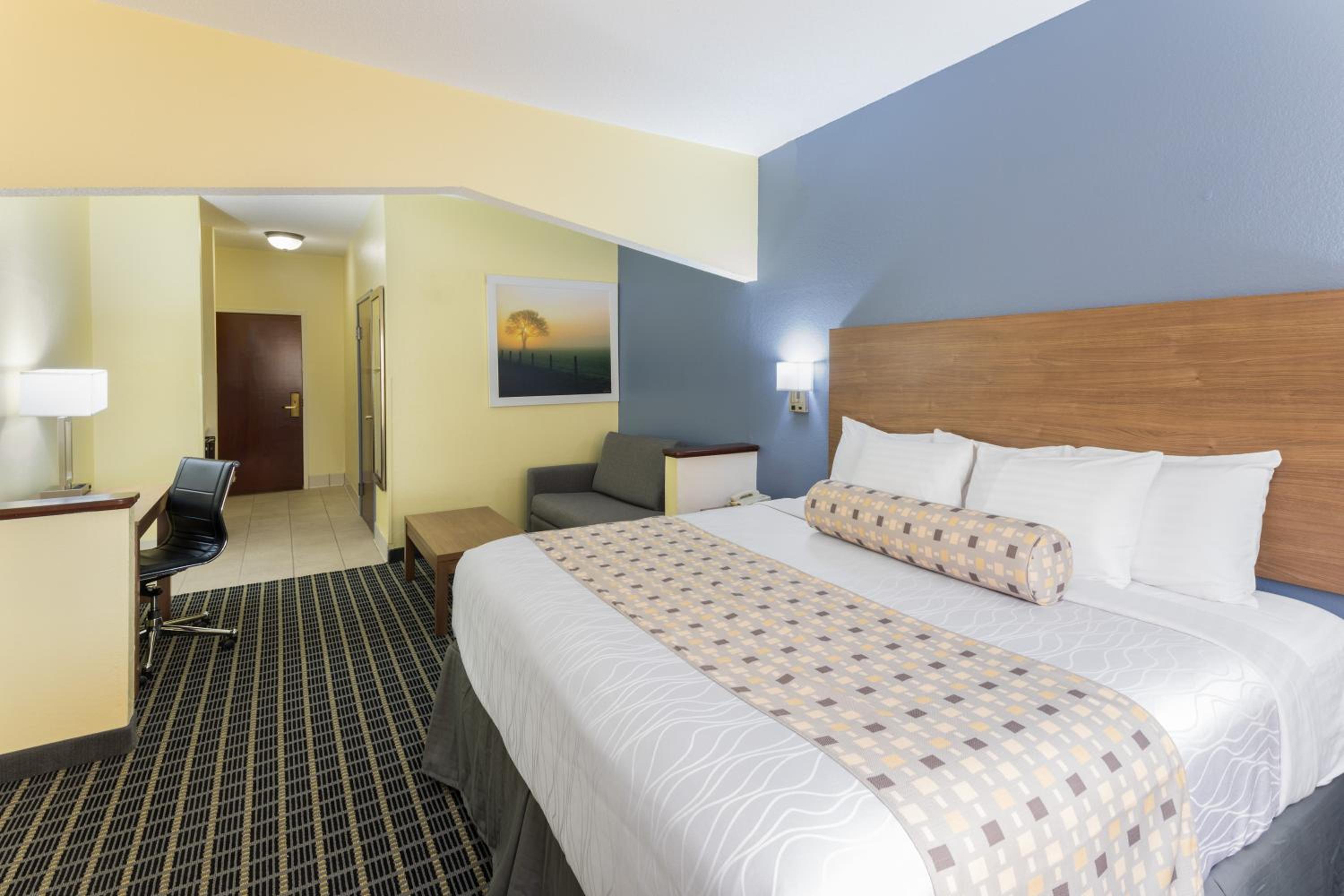King Room - Non-Smoking - Photo 1