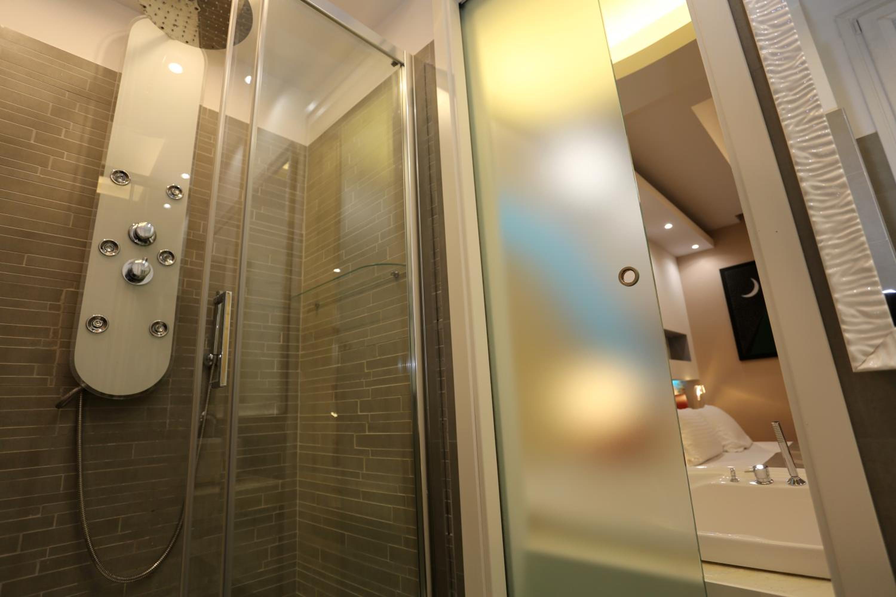 Deluxe Double Room with Bath photo 2