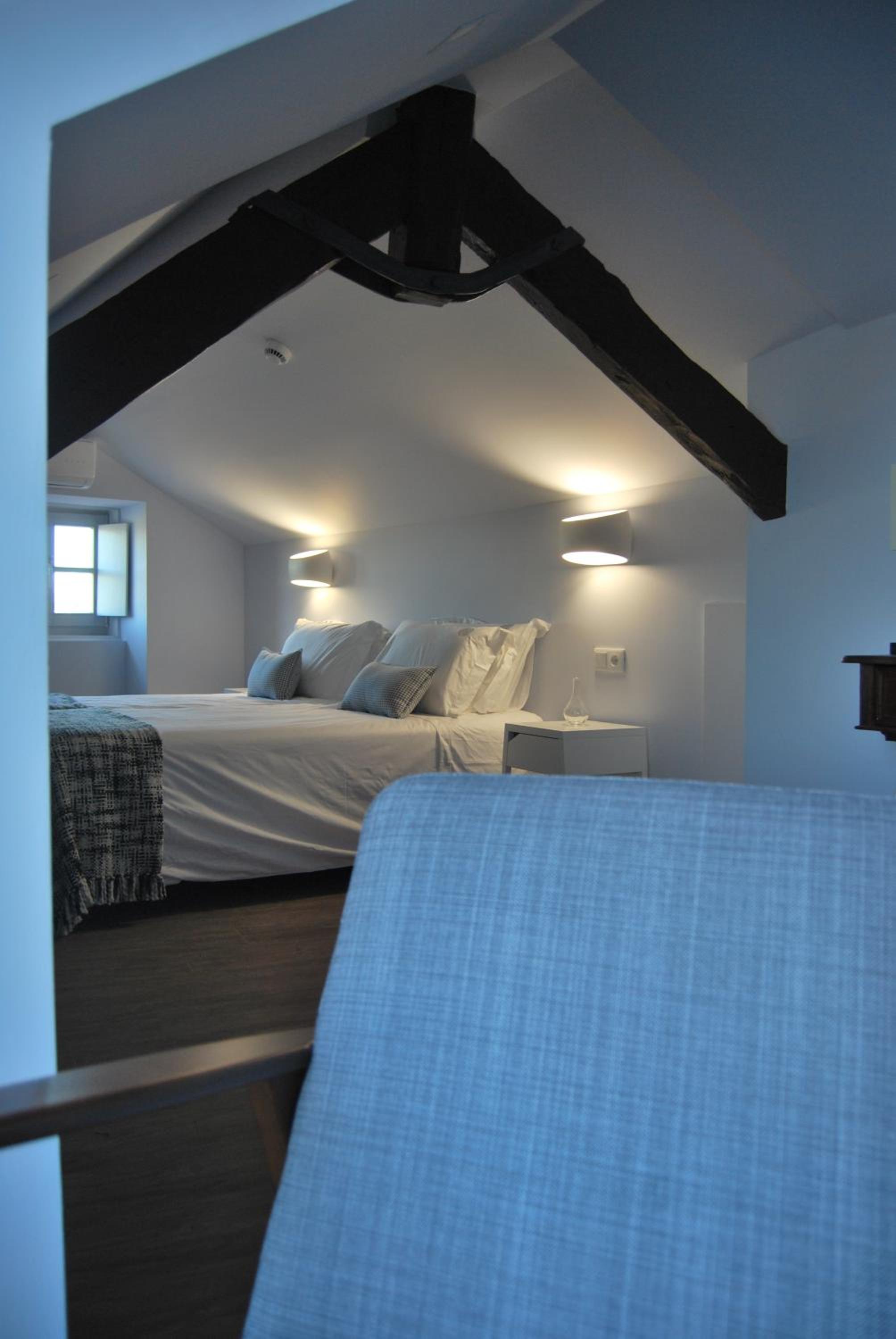 Deluxe Double or Twin Room with City View - Attic photo 1