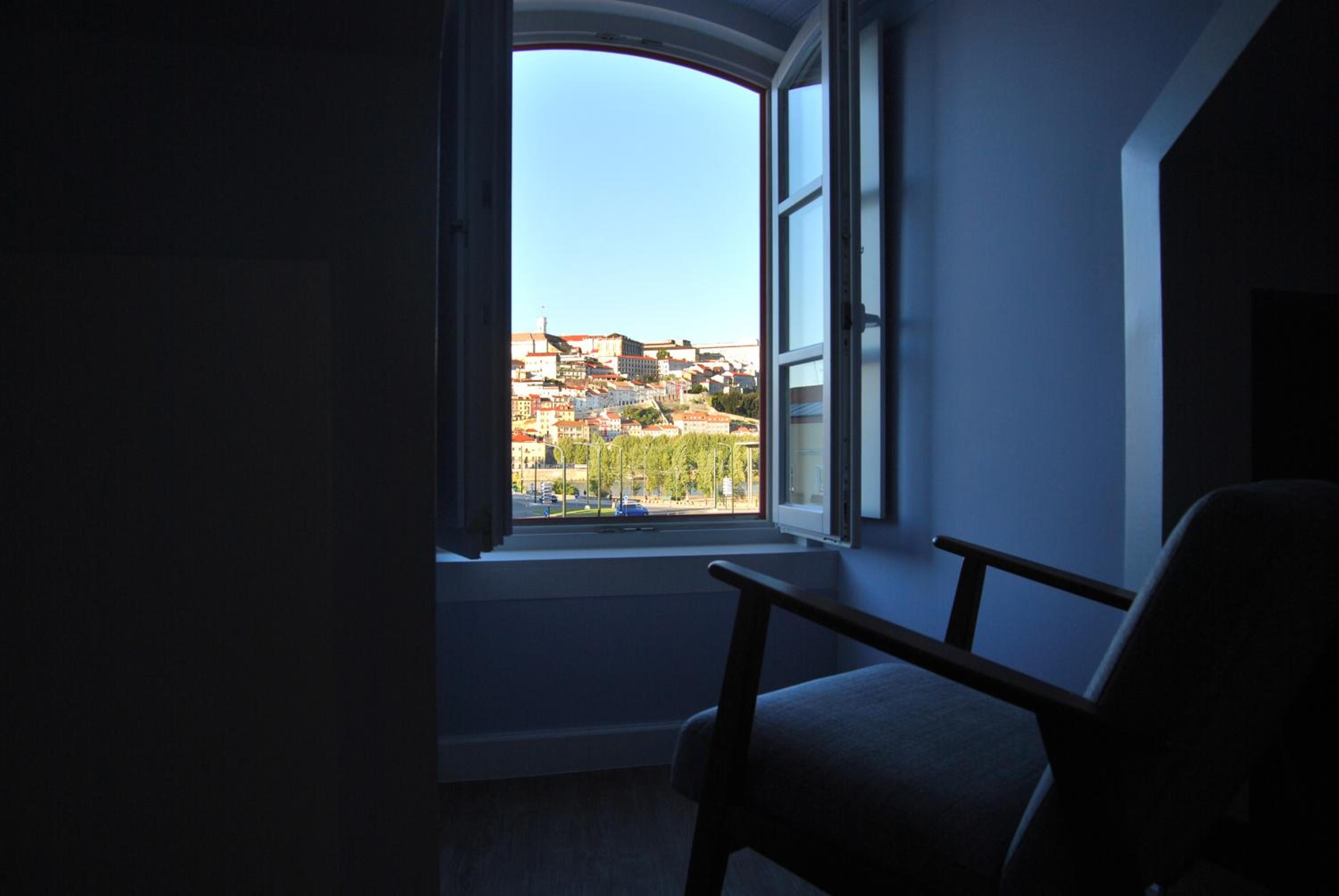 Deluxe Double or Twin Room with City View - Attic photo 3