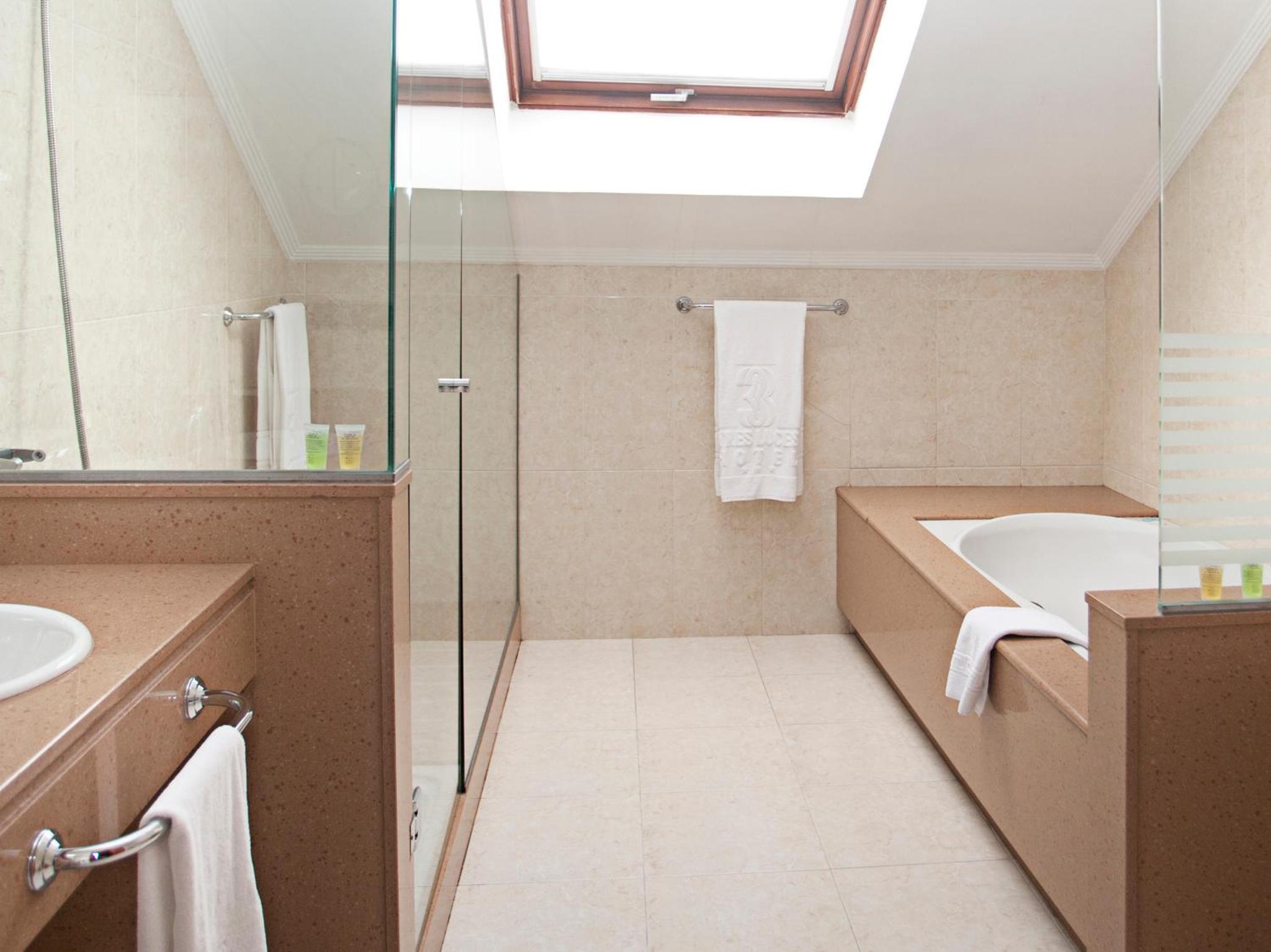 Junior Suite (2 Adults + 1 Child) - Photo 3