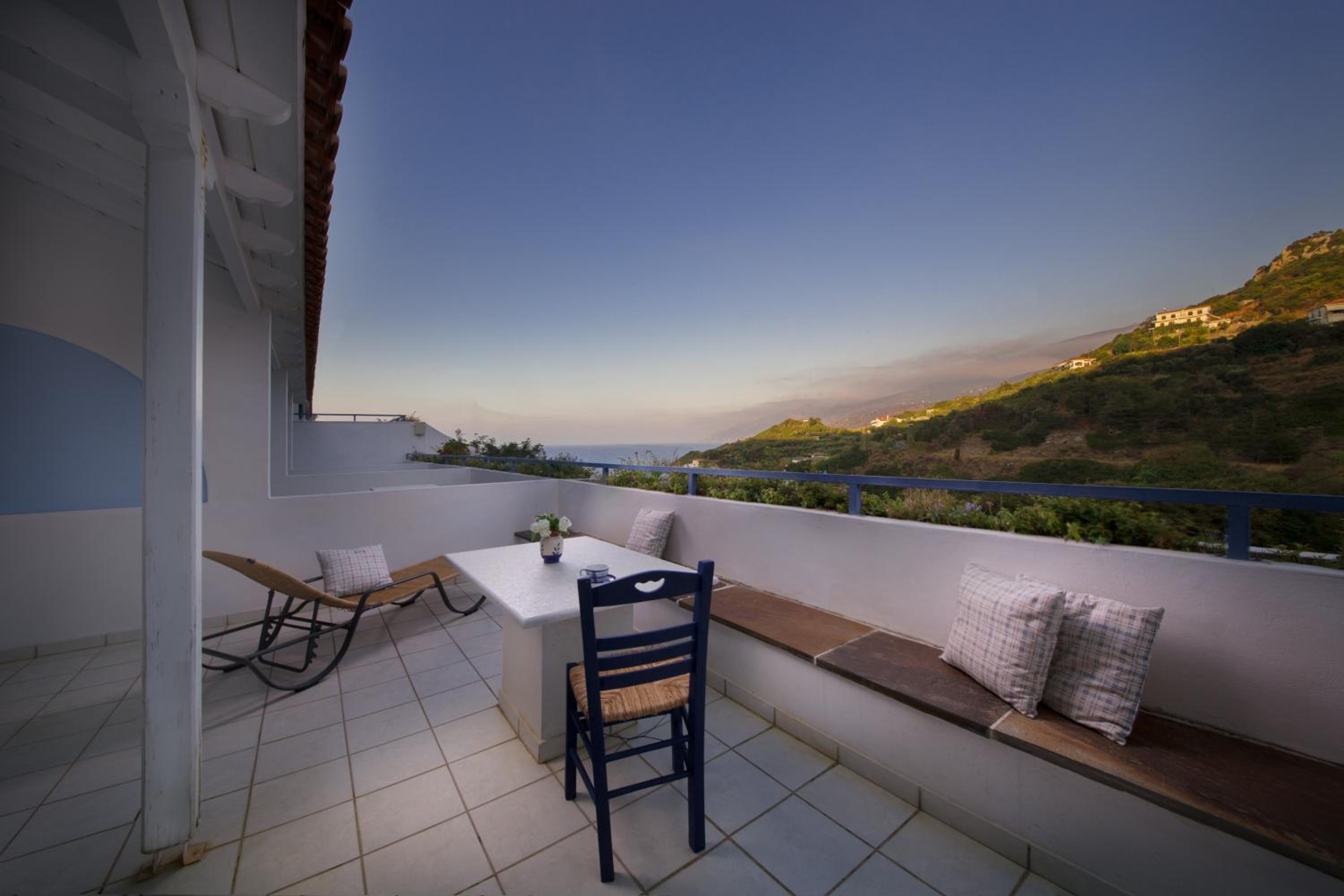 Apartment with Sea View - Photo 3