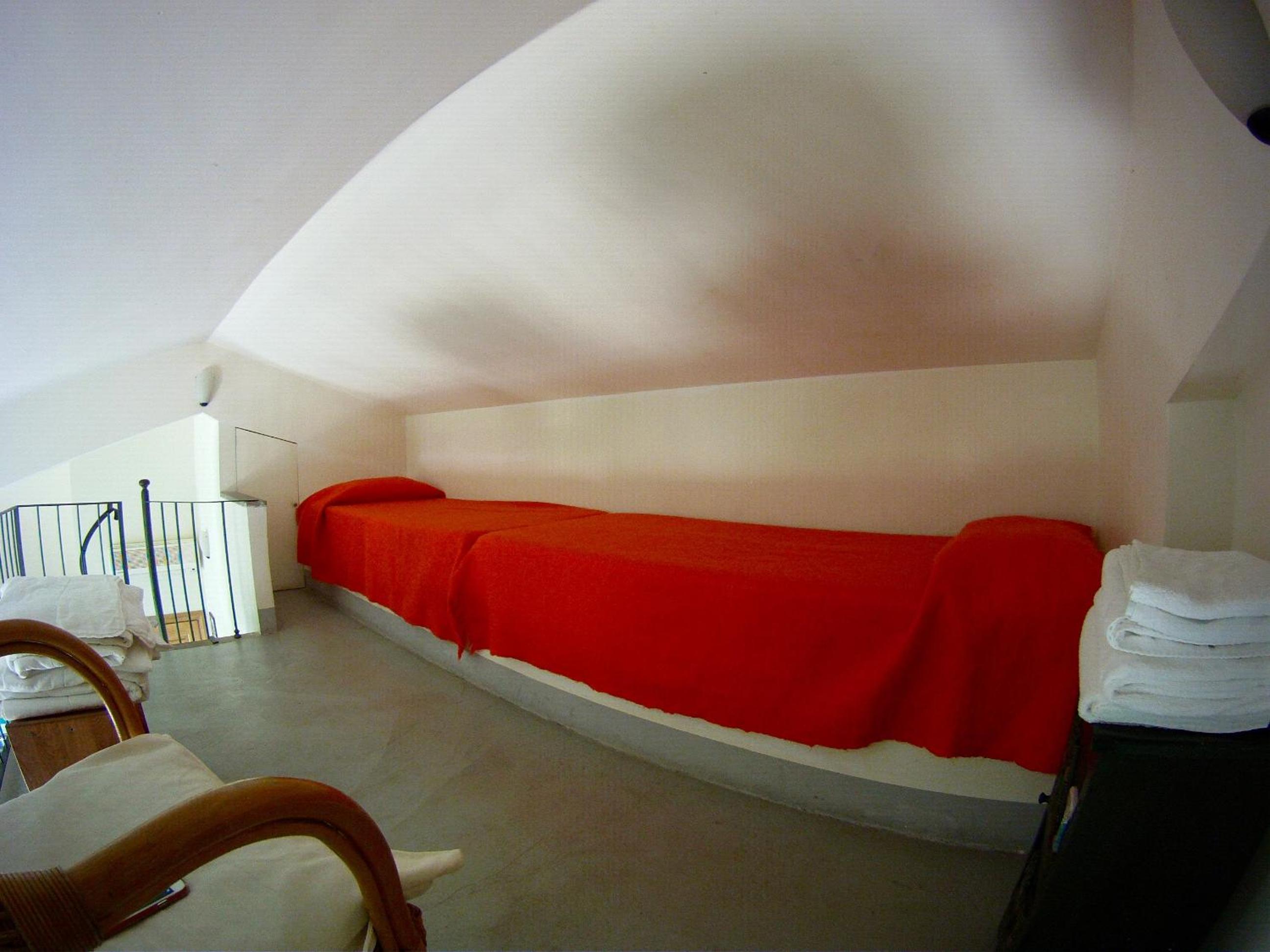 Two-Bedroom Apartment - Split Level photo 2
