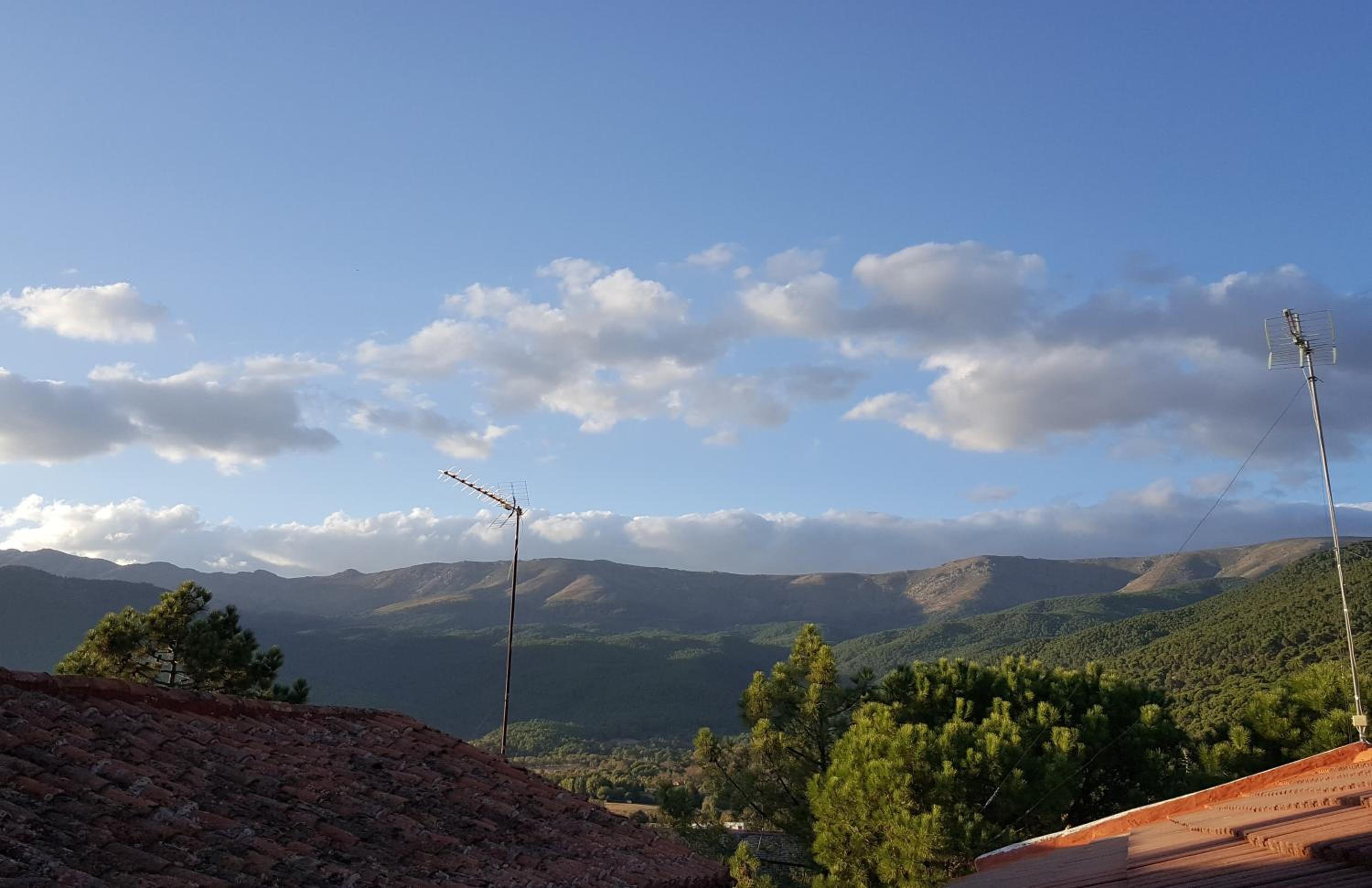 Apartment with Mountain View photo 3