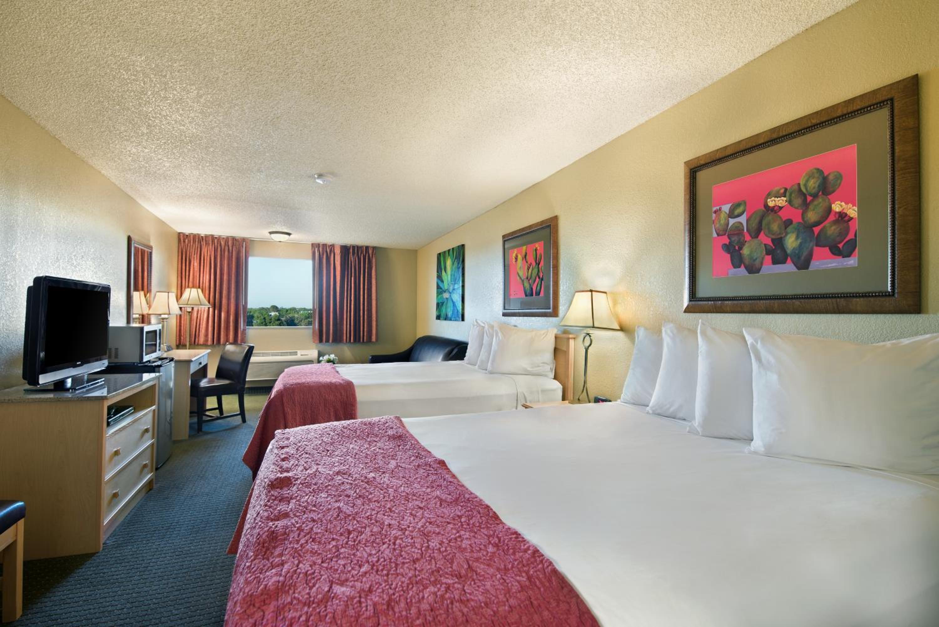 2 Queen Room - Photo 1