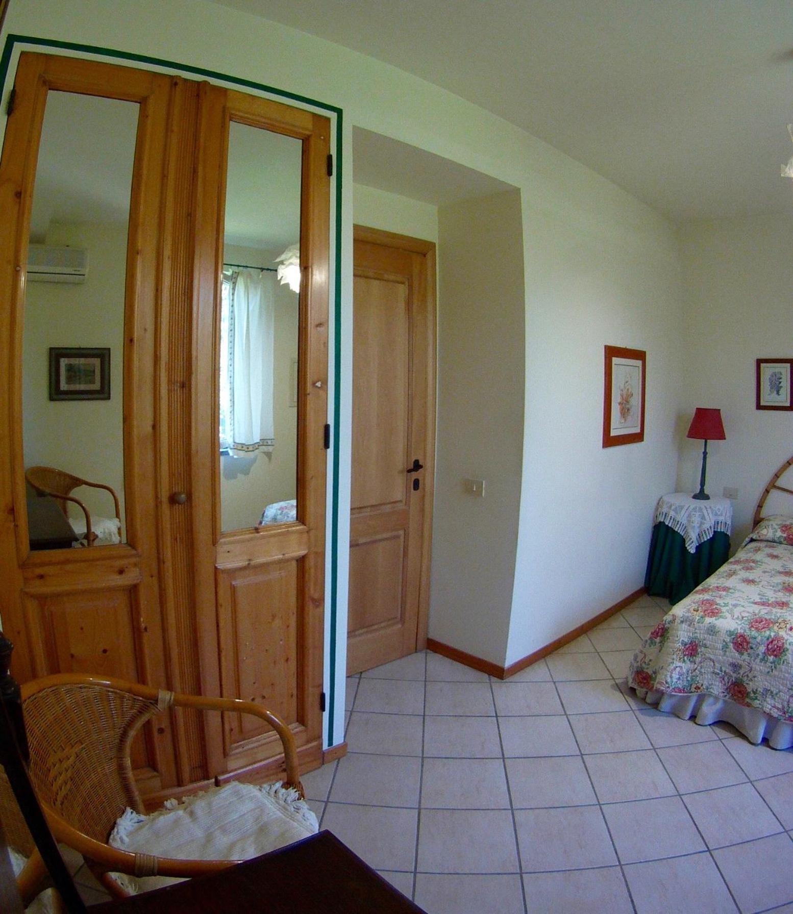 Two-Bedroom Apartment - Split Level photo 3