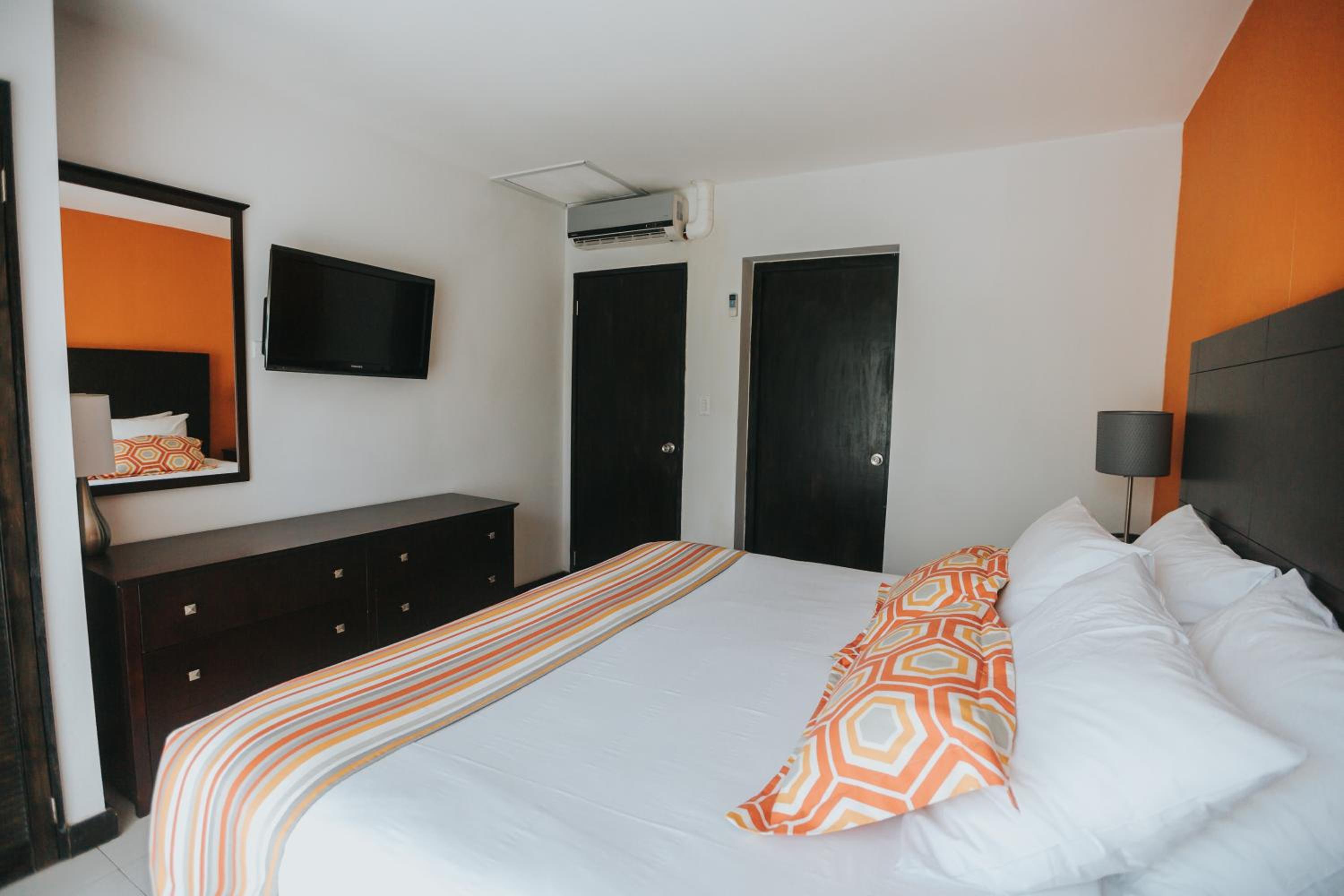 One-Bedroom Suite - Photo 12