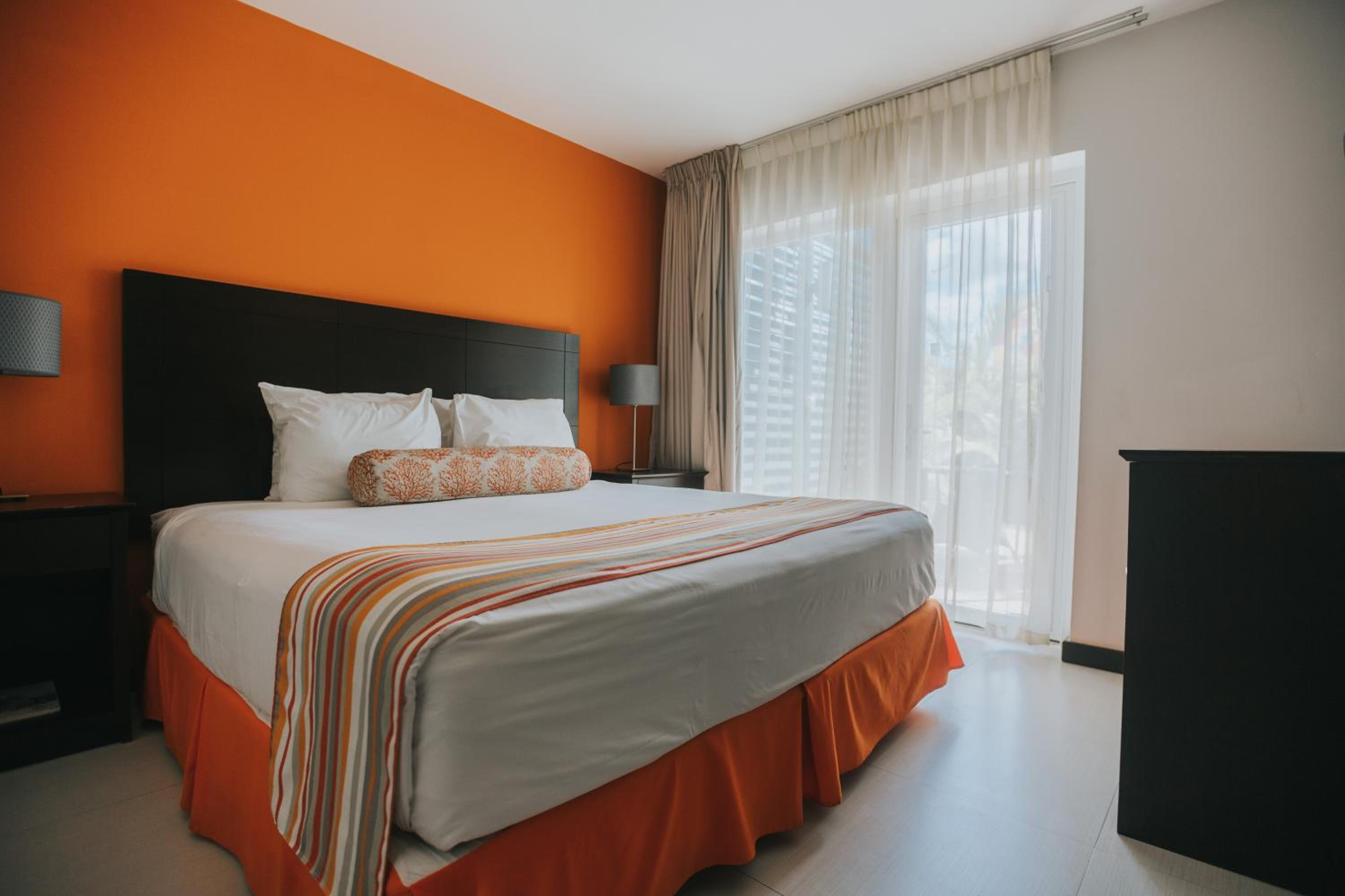 One-Bedroom Suite - Photo 2